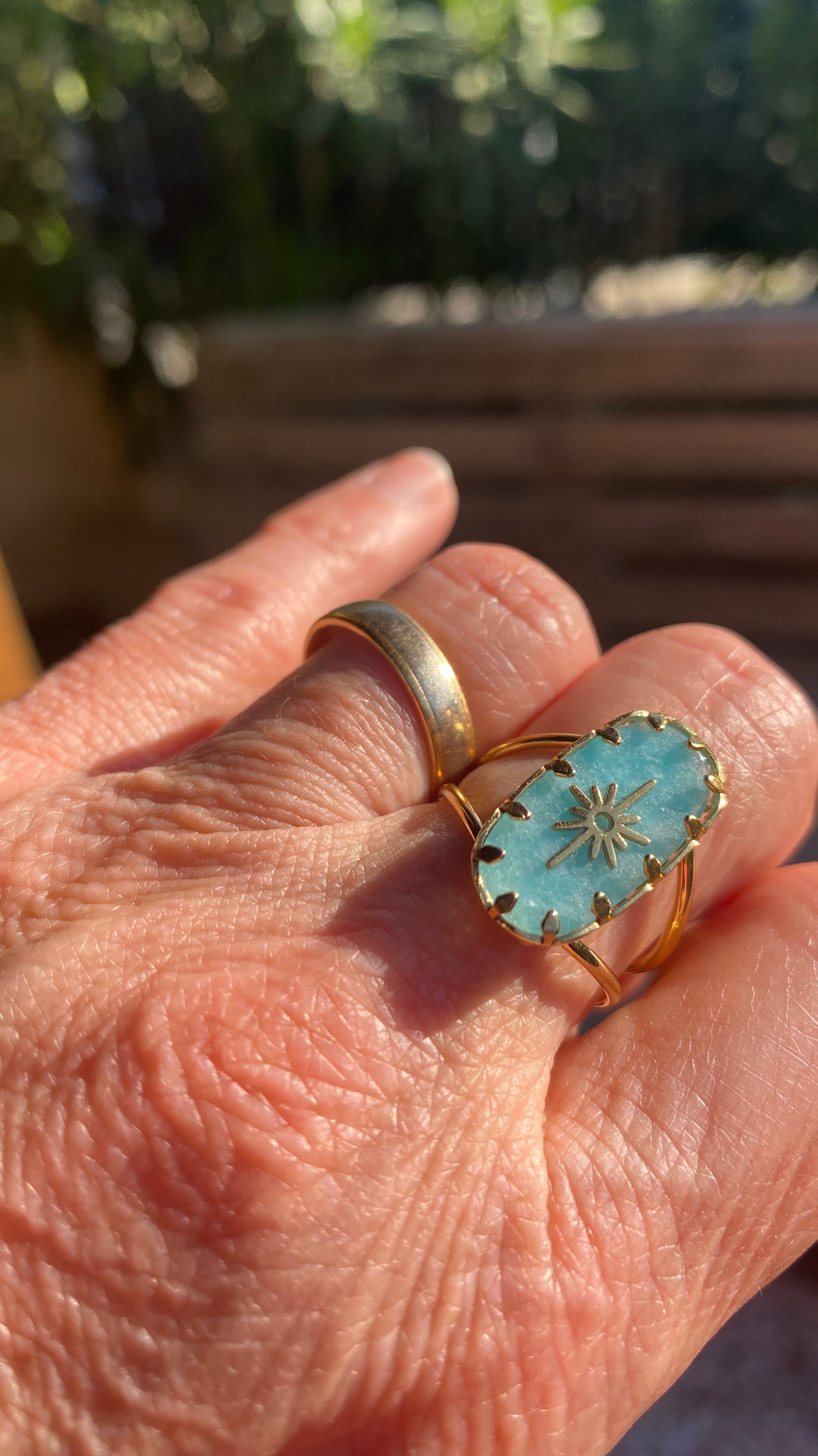 Bague dorée "Pierre bleue Métérorite"