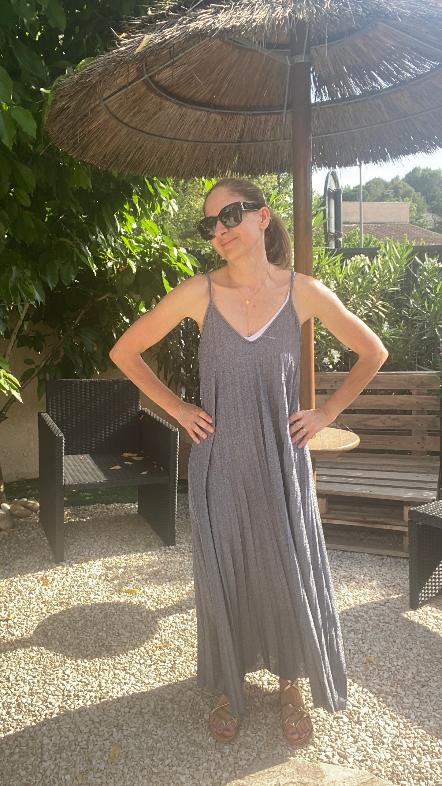 Robe bleue pailletée plissée "Lumineuse"