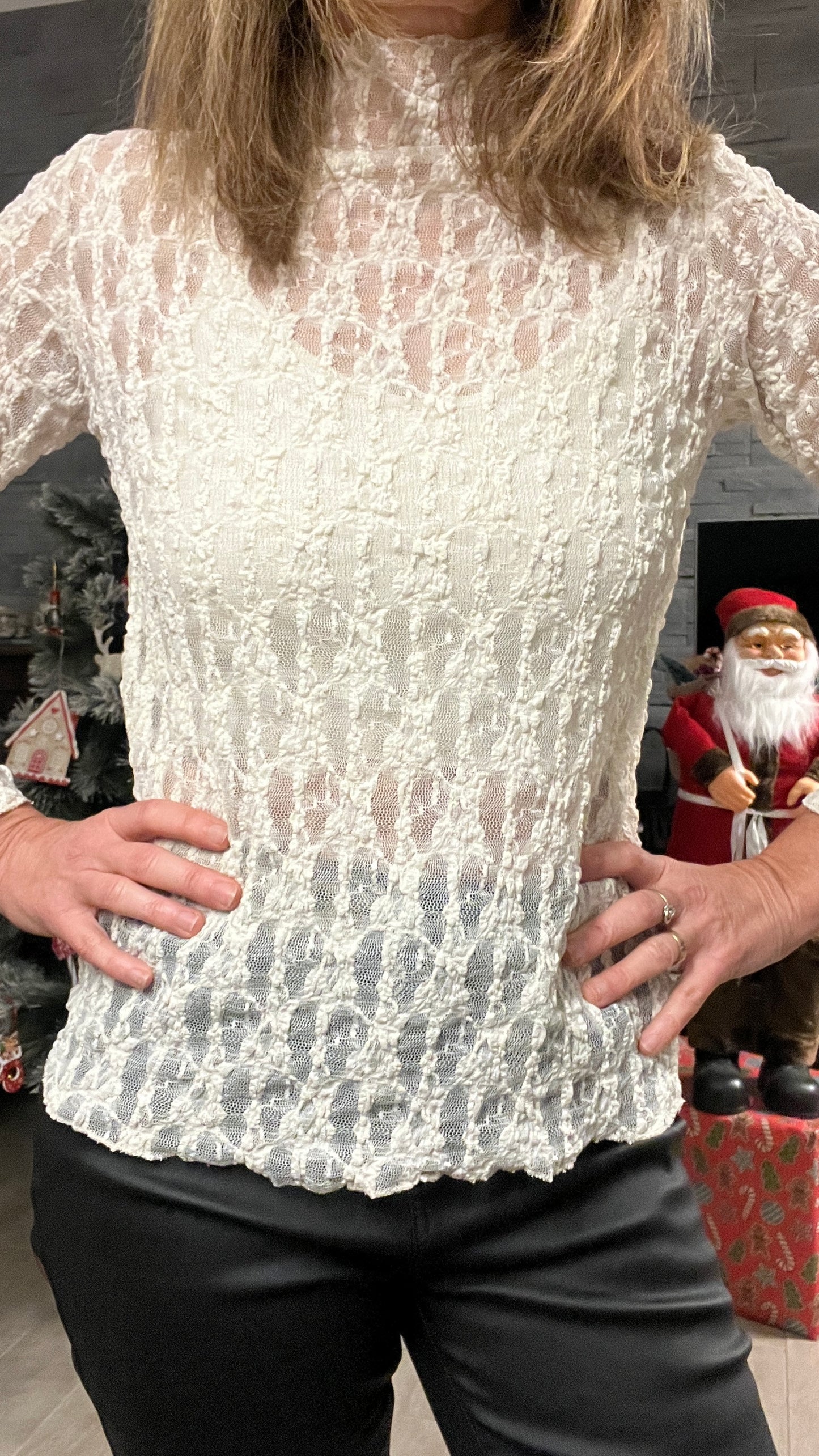 TOP BEIGE EN DENTELLE MANCHES LONGUES