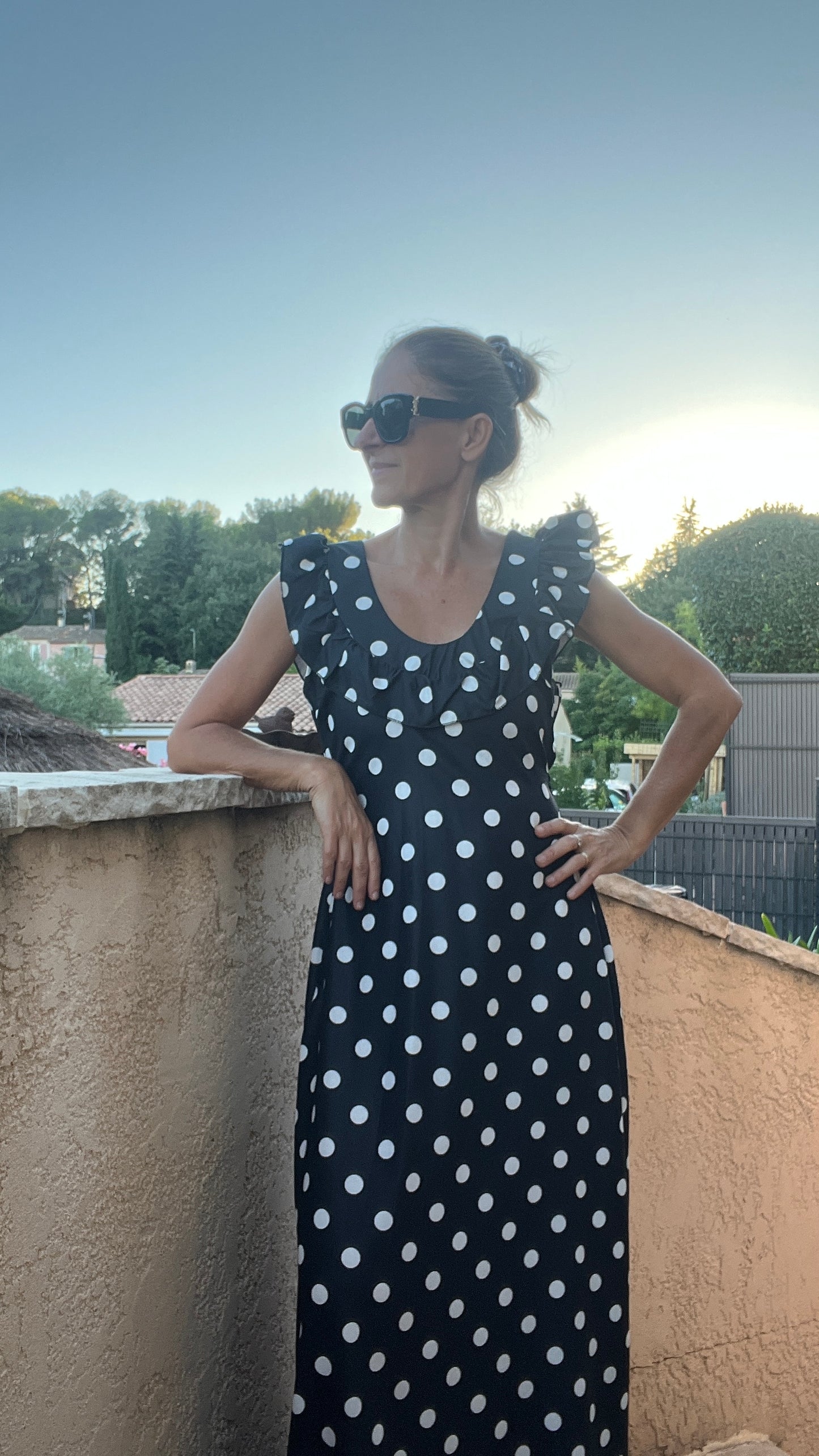 ROBE LONGUE NOIR A POIS BLANC