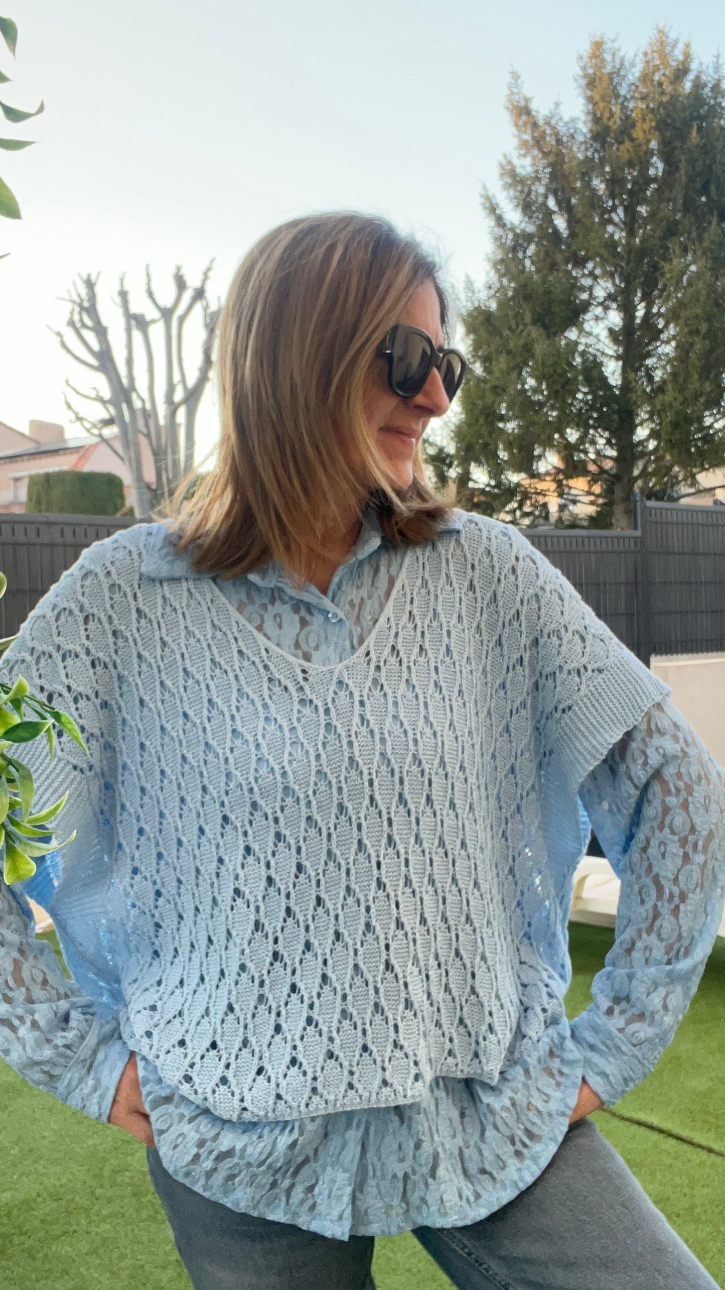 PULL SANS MANCHES AU CROCHET