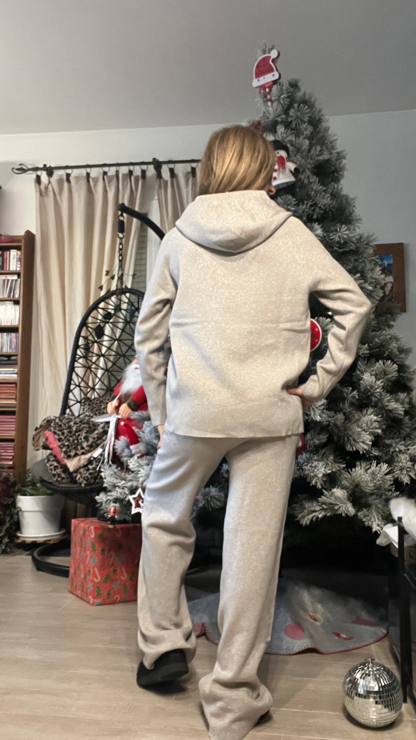 ENSEMBLE PANTALON/PULL A CAPUCHE PAILLETEE BEIGE