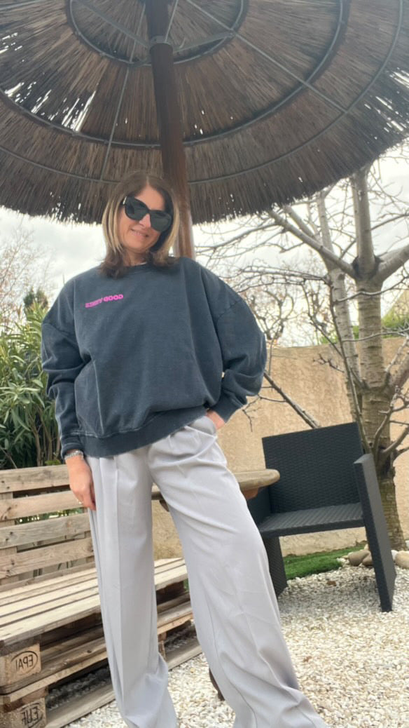 Sweat gris "Good Vibes"