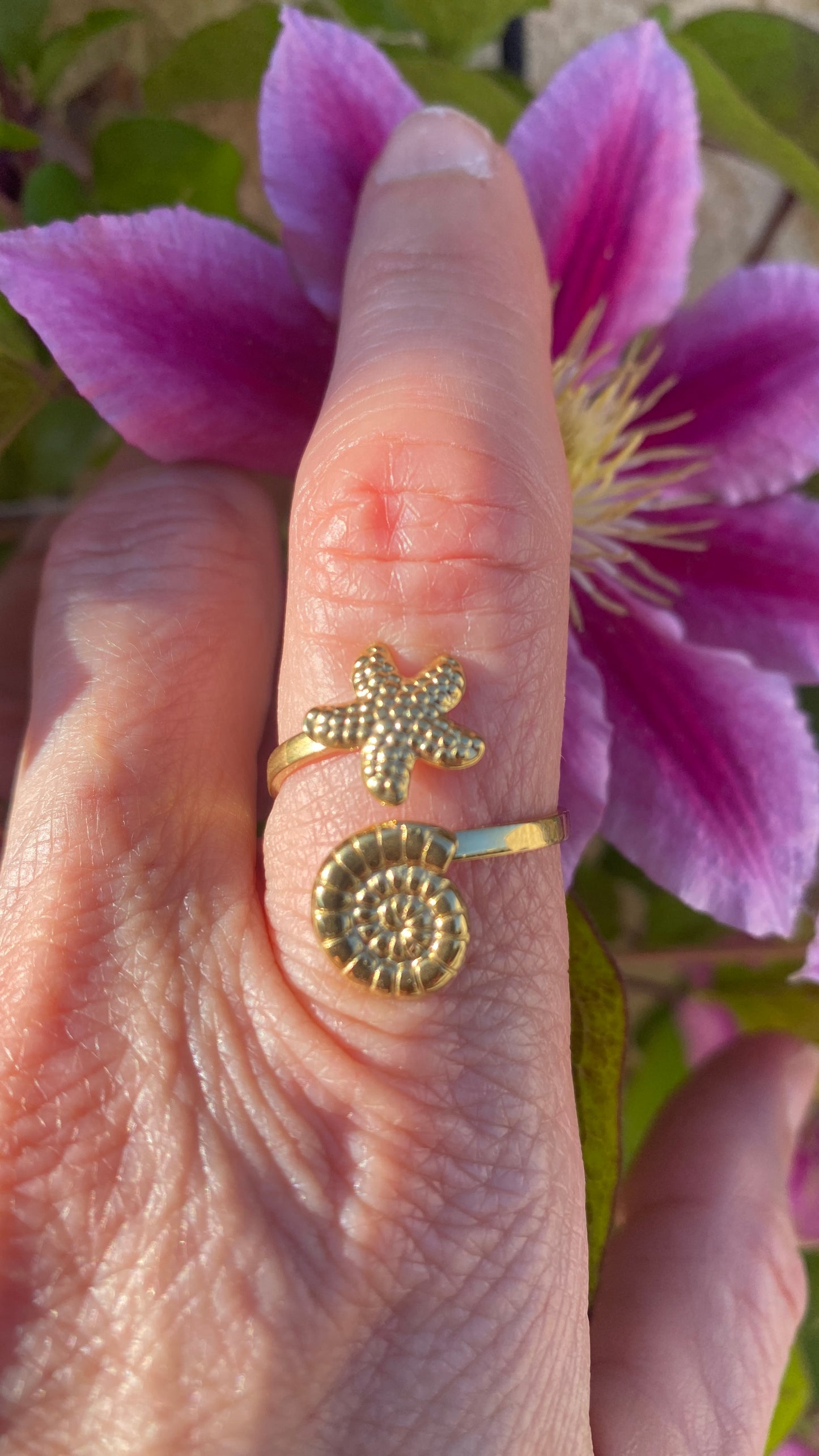 Bague dorée "étoile de mer/escargot