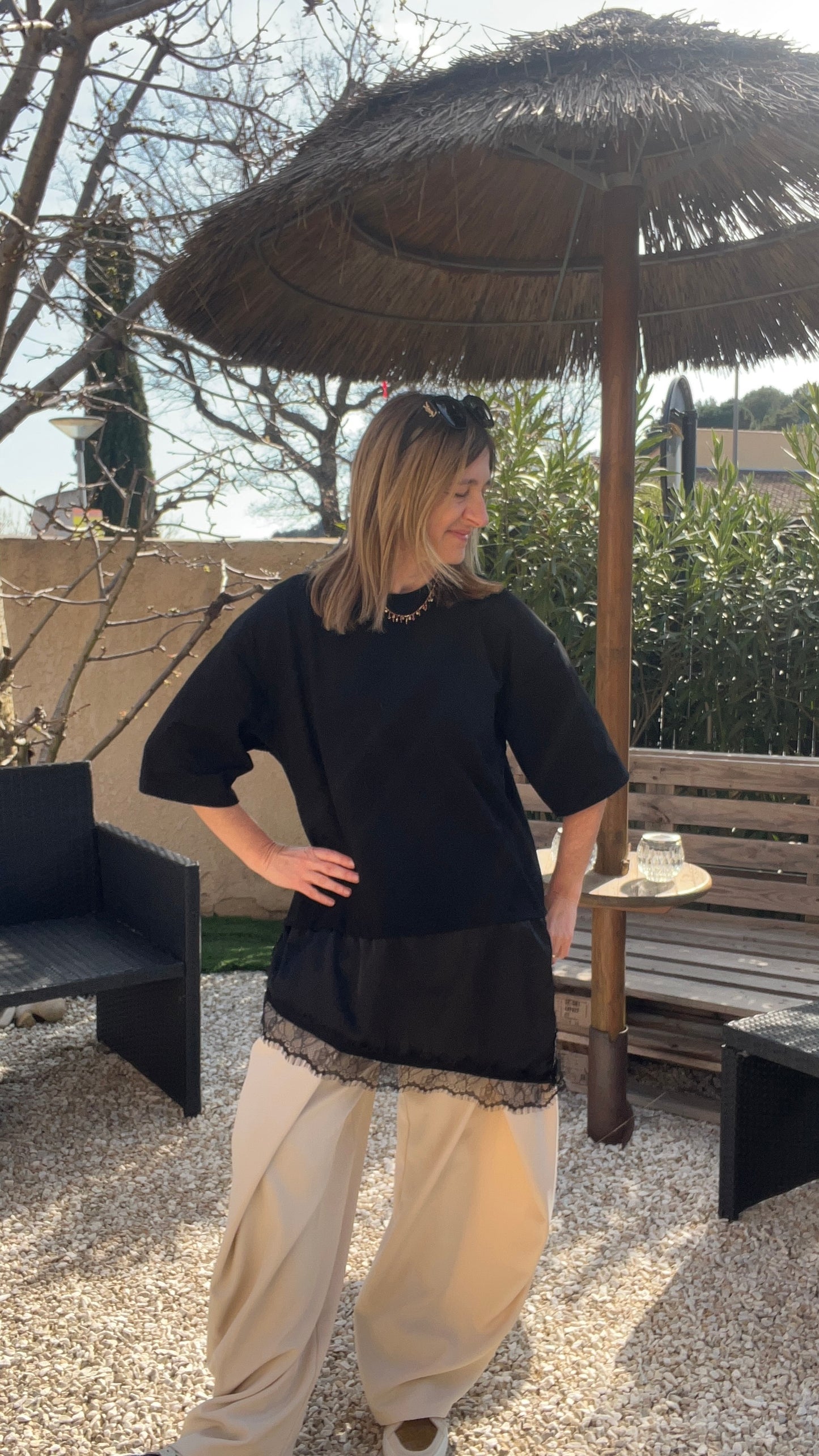 TEE-SHIRT DENTELLE NOIRE NAYA