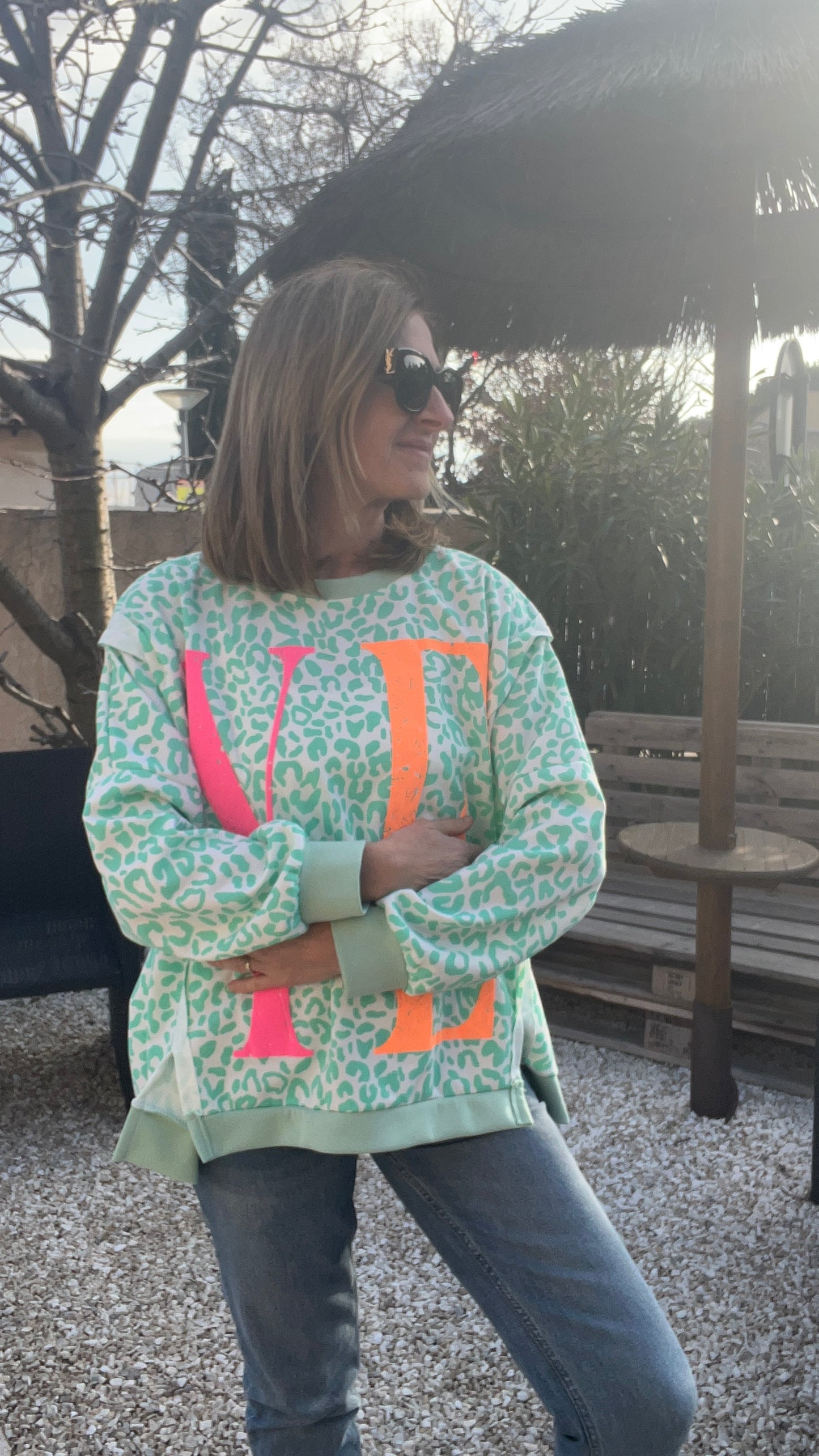 SWEAT LEOPARD VERT/BLANC "YEAH"