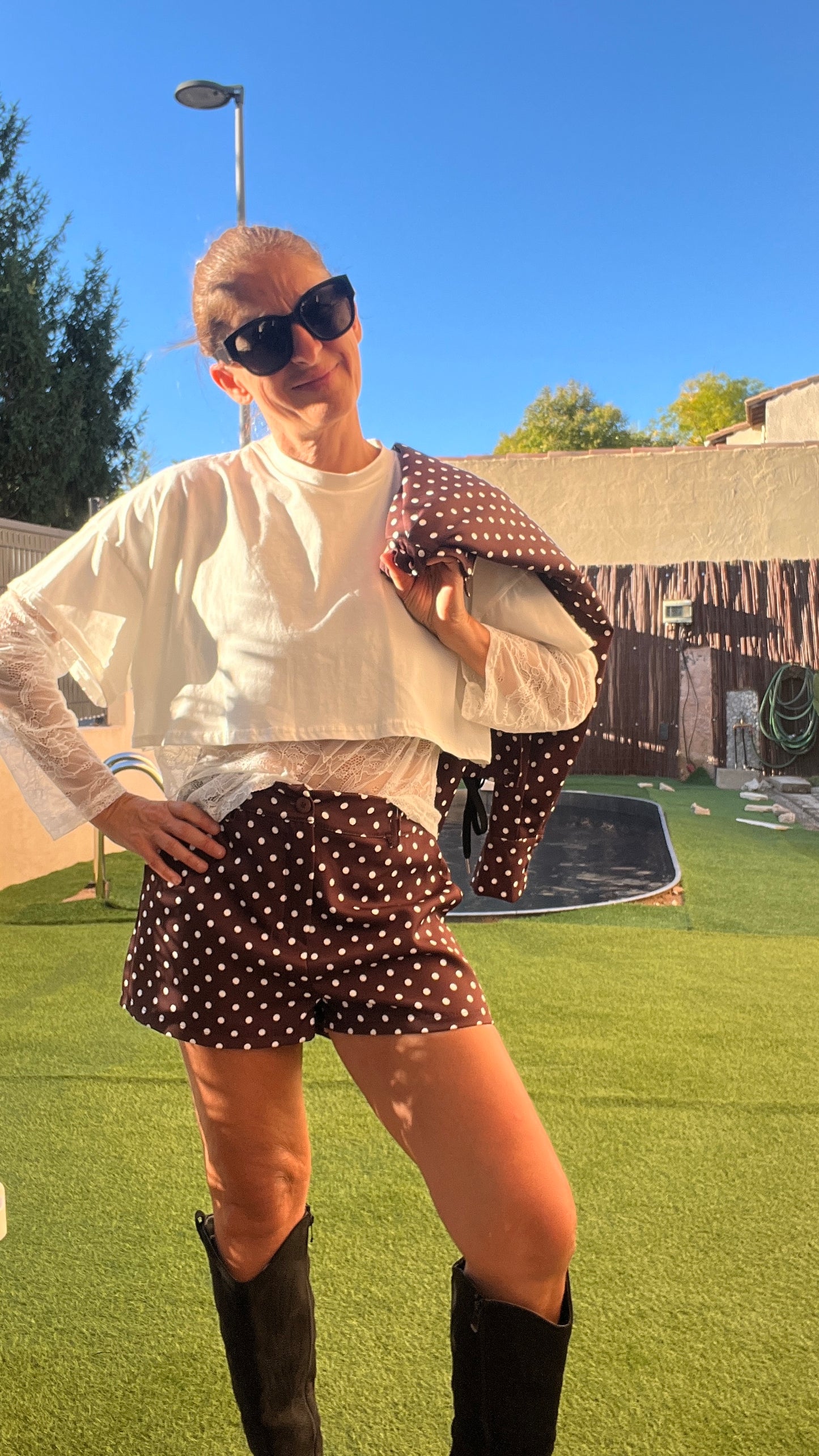 SHORT CHOCOLAT A POIS BLANC
