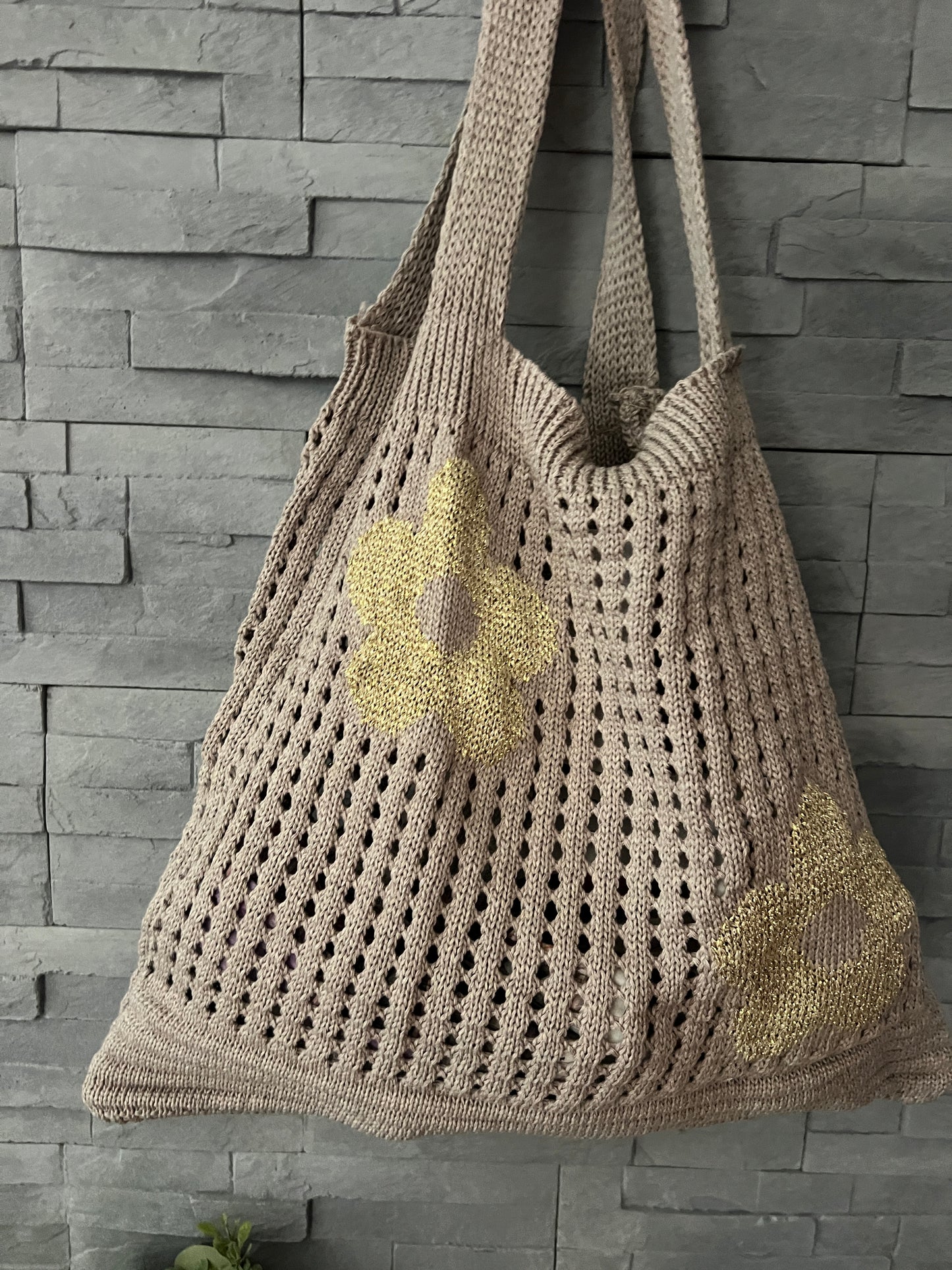 Sac beige au crochet "fleurs dorées"