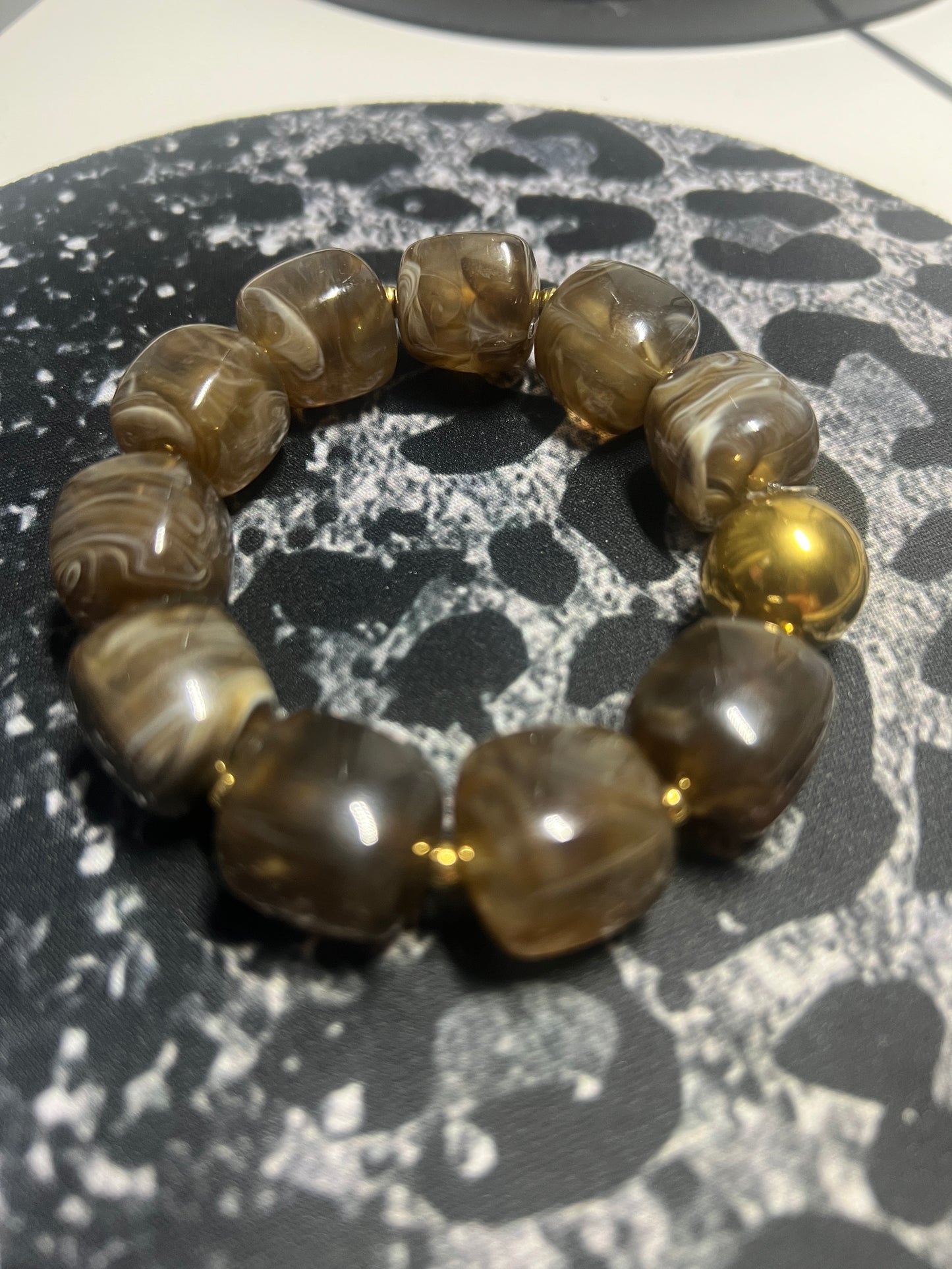 Bracelet boules résine "chocolat clair"