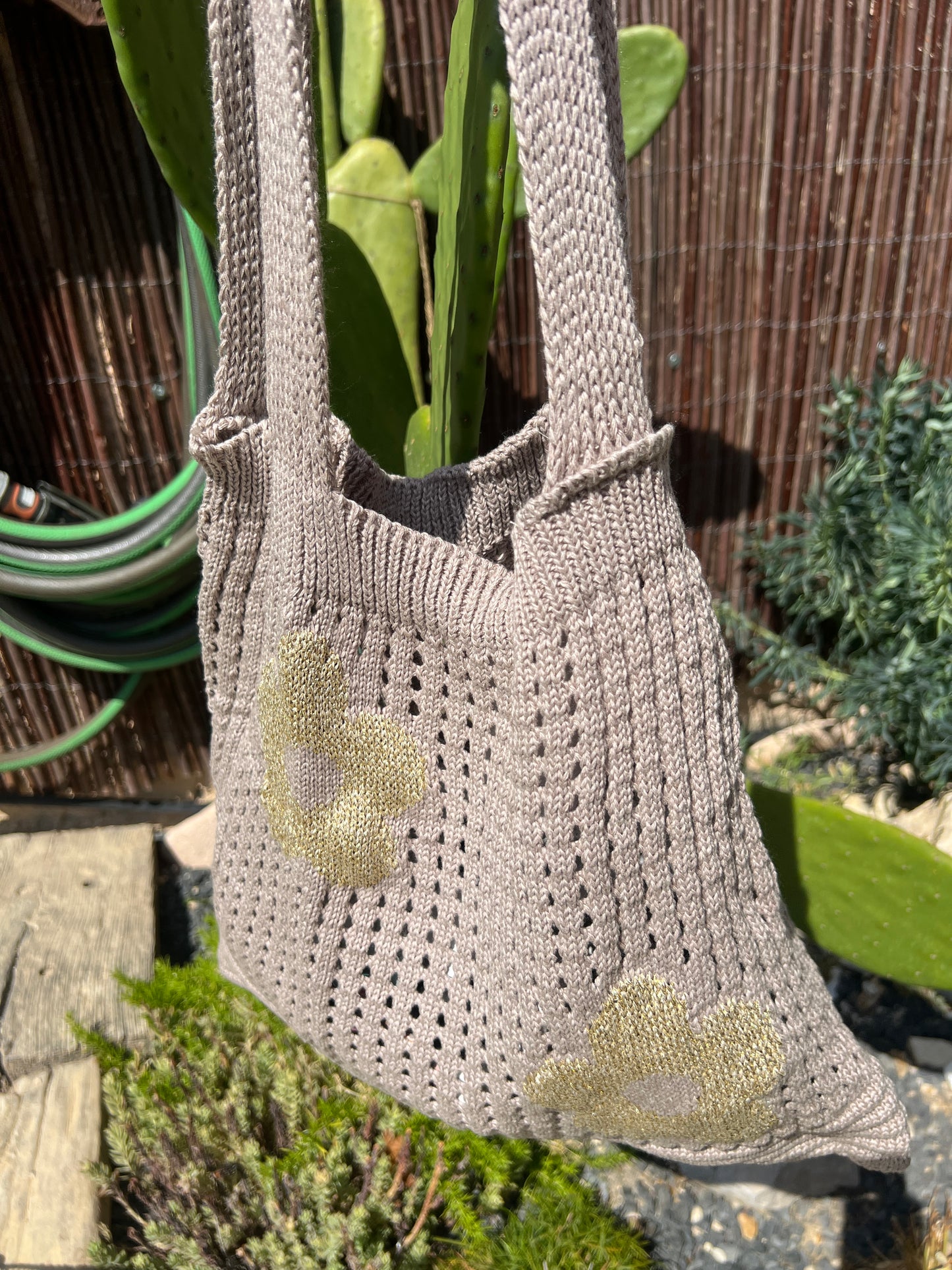 Sac beige au crochet "fleurs dorées"