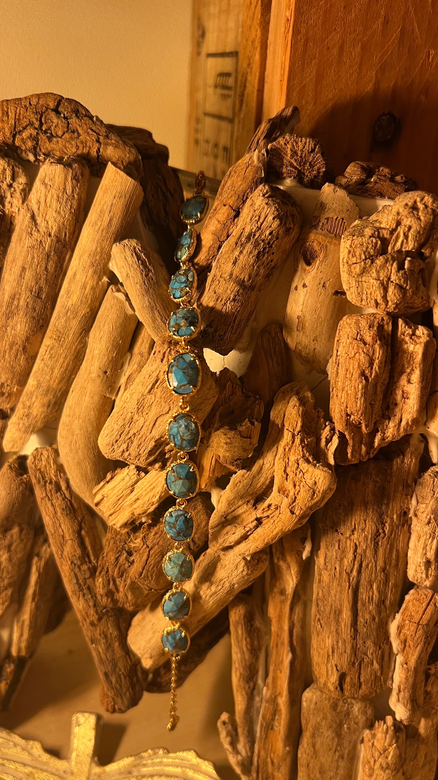 BRACELET EN PIERRE BLEU TURQUOISE "HABAHA"