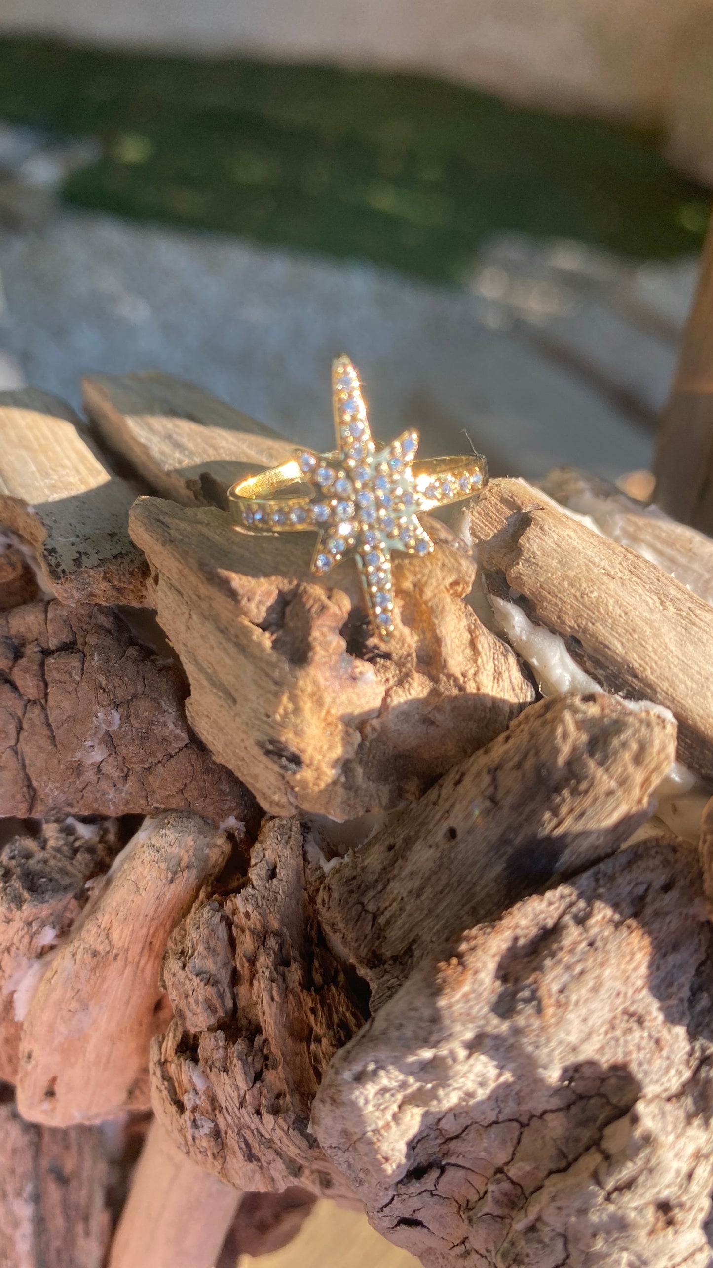 Bague dorée "Météorite"