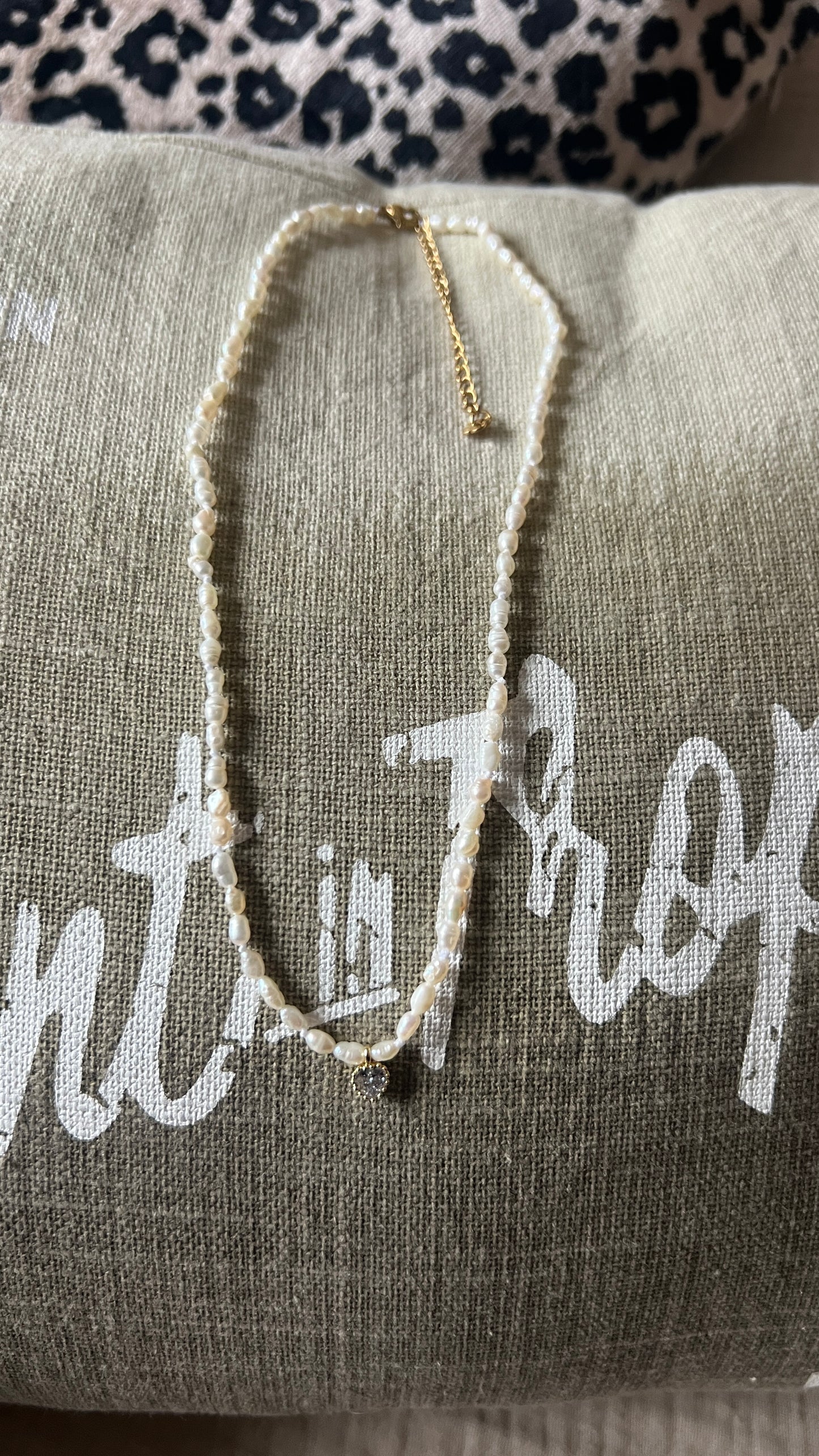 COLLIER PERLES OVALE BLANCHES "HABAHA"