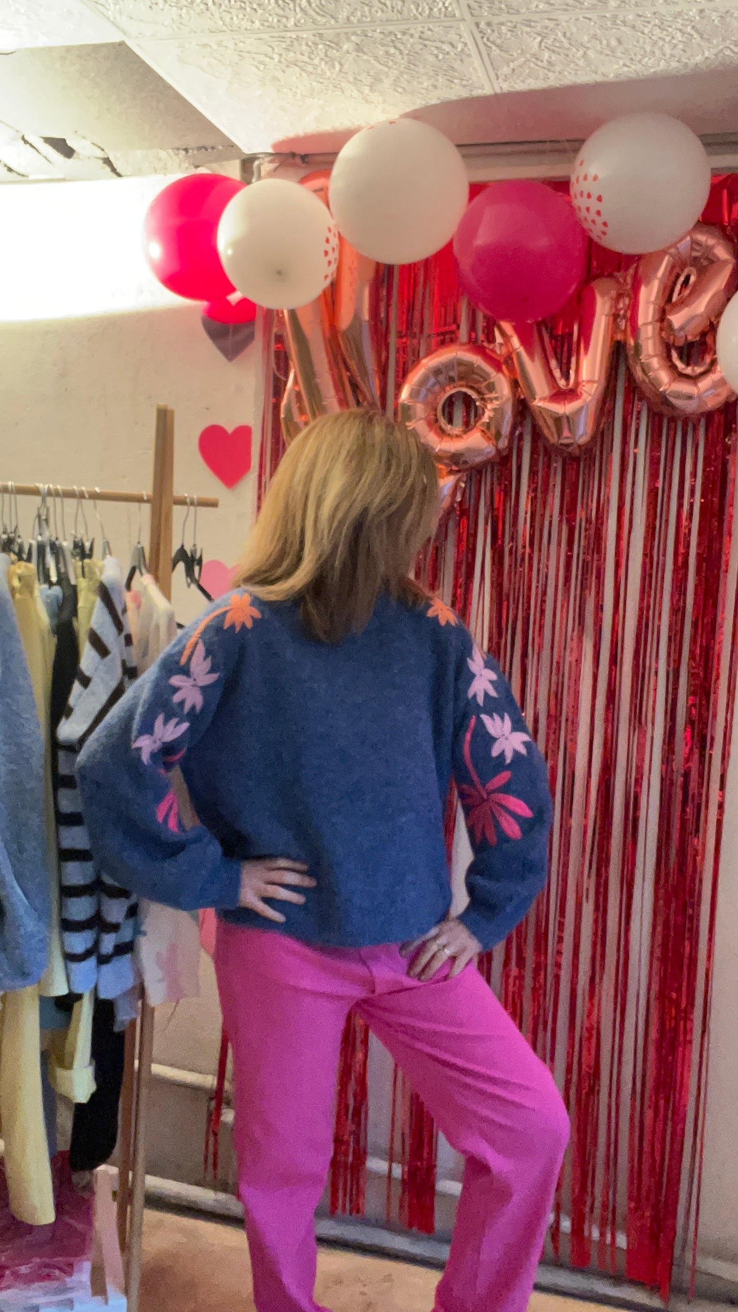 PANTALON ROSE A FERMETURE DECALEE "COUPE ASYMETRIQUE"