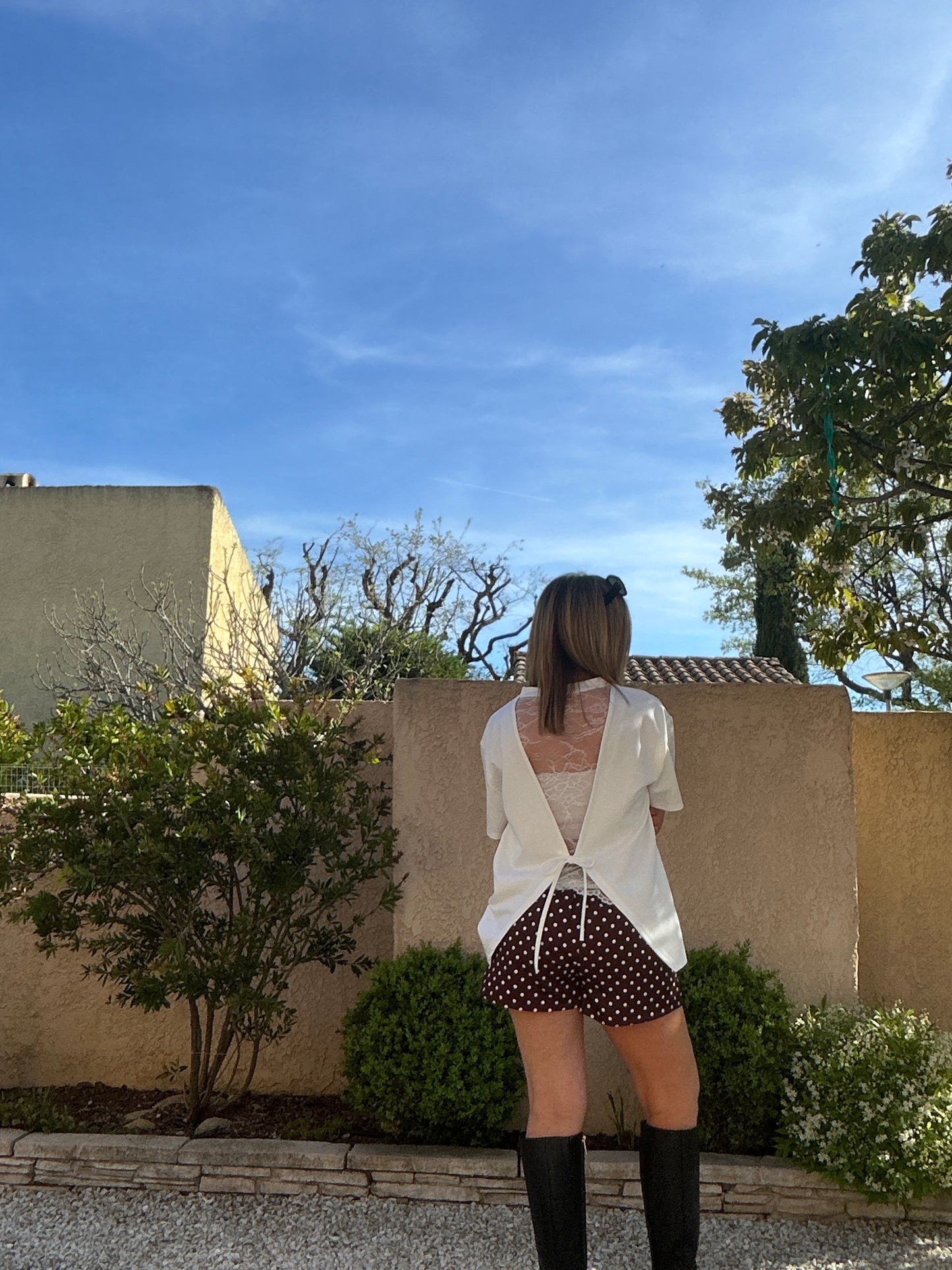 SHORT CHOCOLAT A POIS BLANCS