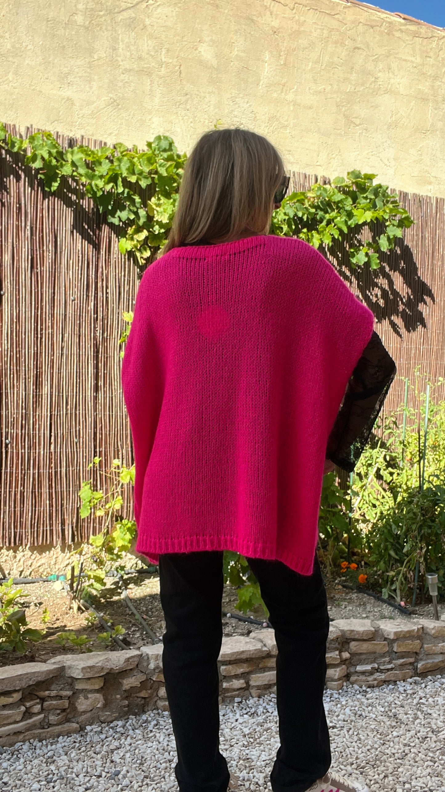 PULL PONCHO ROSE FLUO SANS MANCHES "ETOILE"