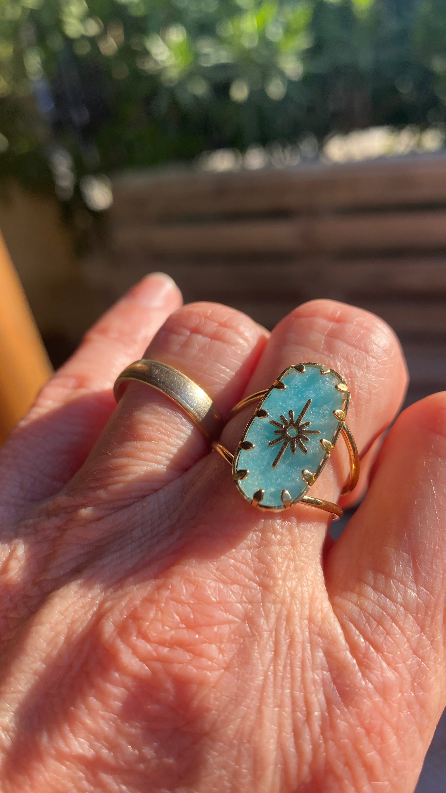 Bague dorée "Pierre bleue Métérorite"