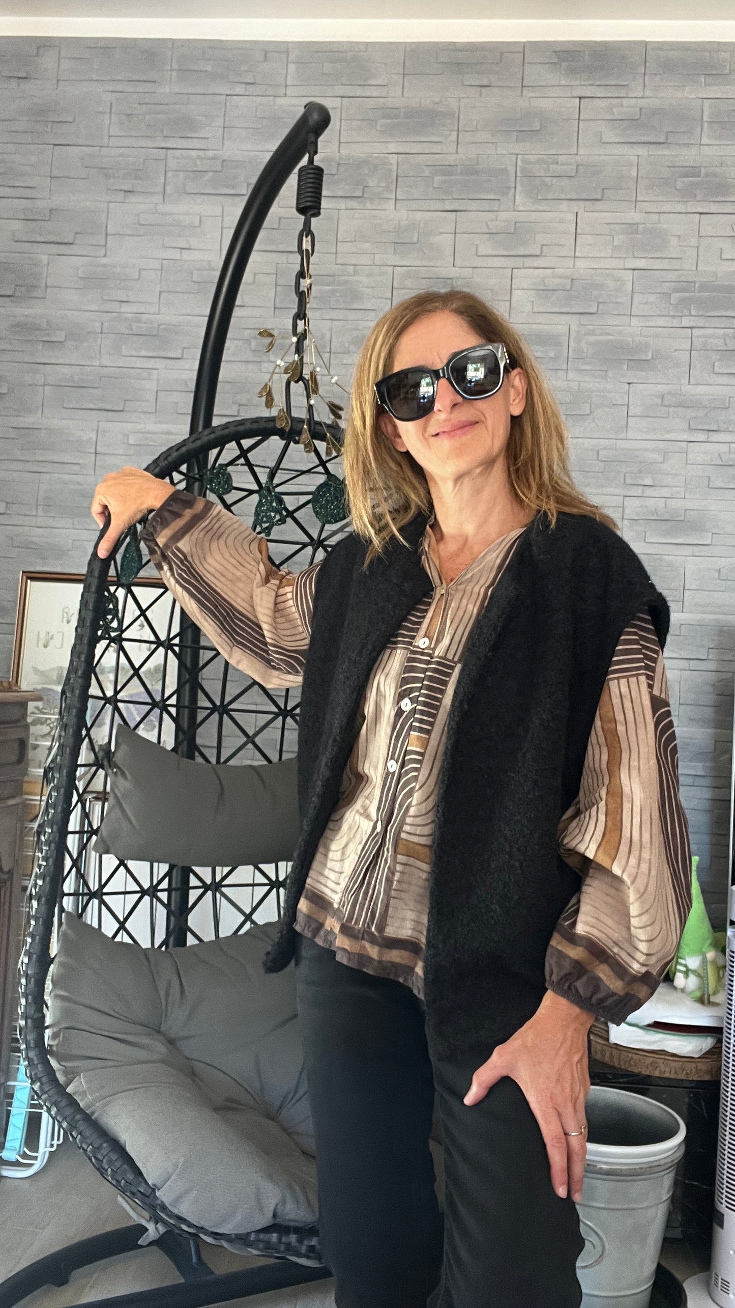VESTE SANS MANCHES NOIRE « MARIE »