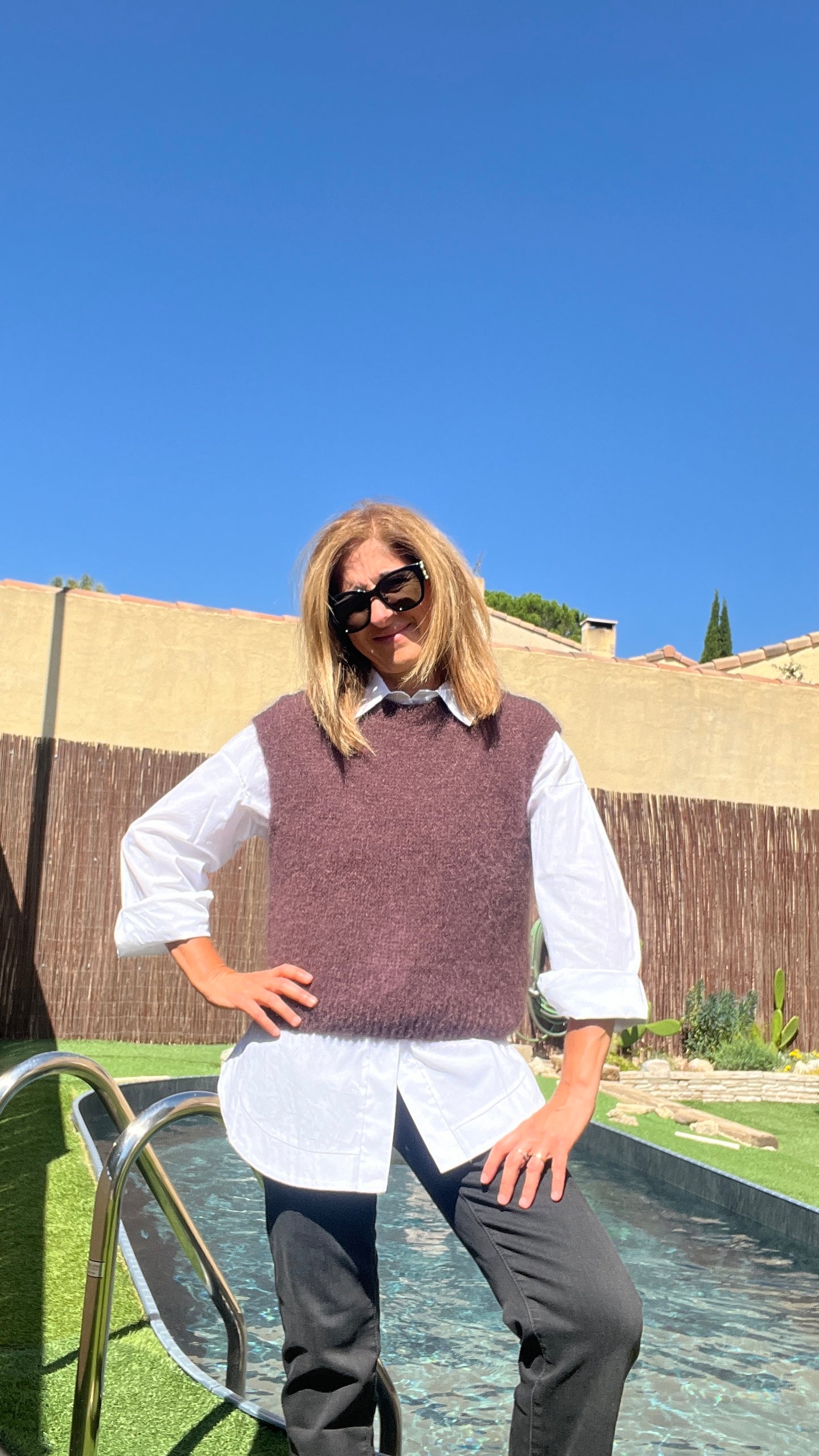 PULL SANS MANCHES "CHOCOLAT"
