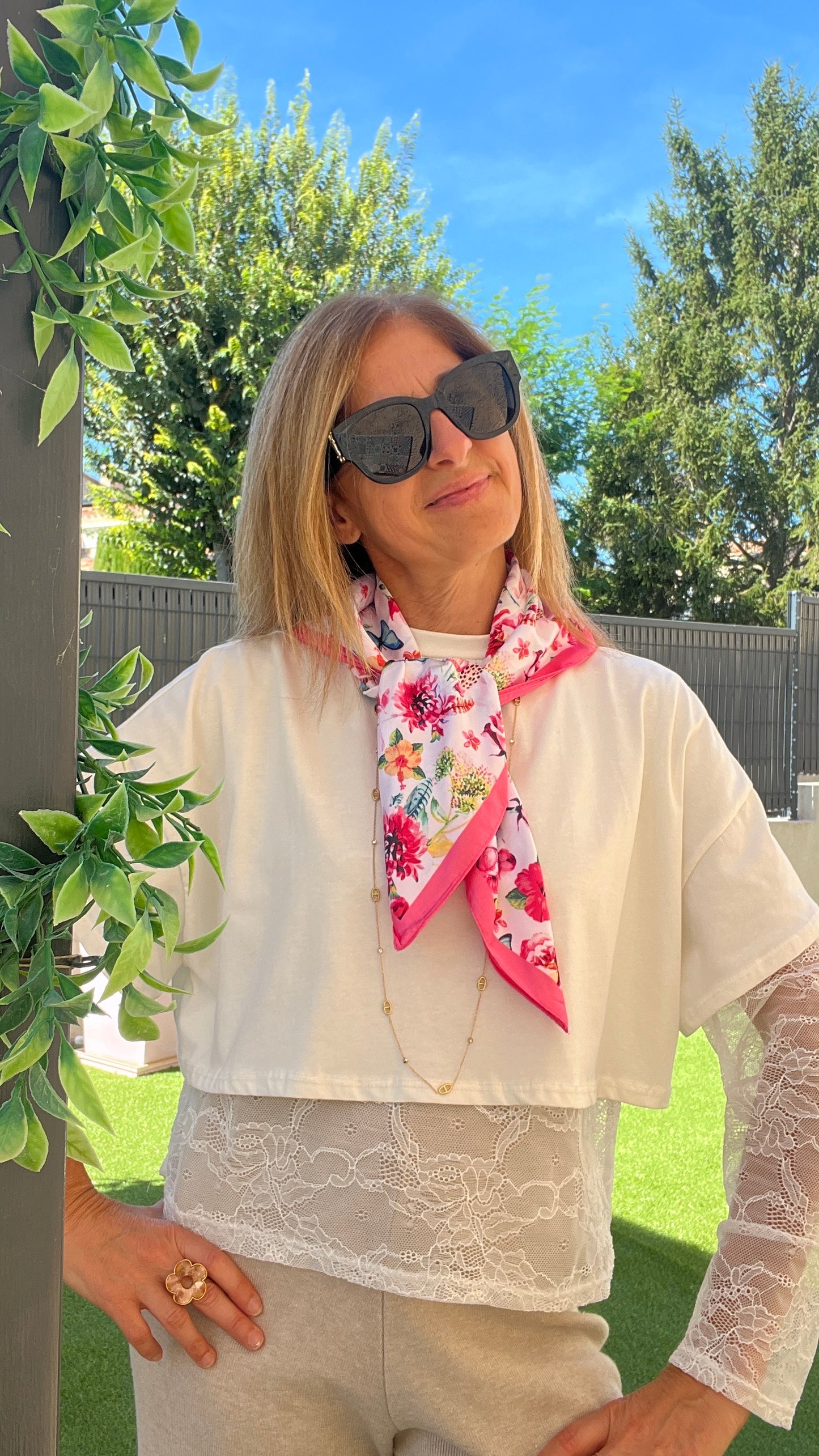 FOULARD BLANC/FUCSHIA "PETIT CARRE"