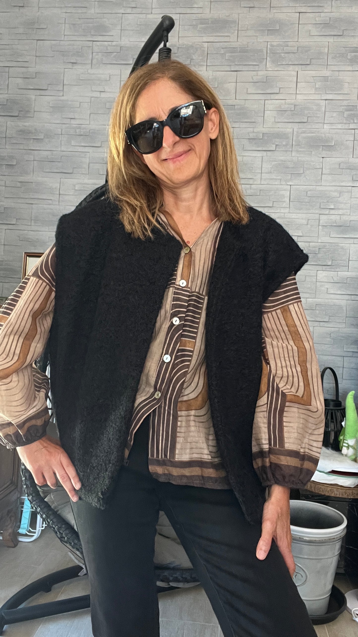 VESTE SANS MANCHES NOIRE « MARIE »