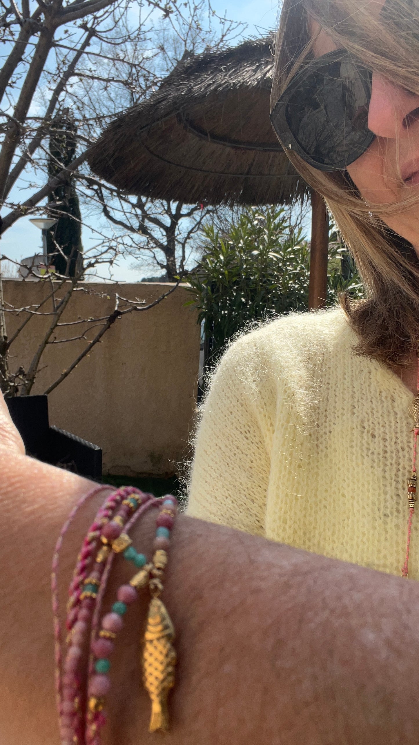 BRACELET TRIPLE CORDON & CHARMS/POISSON ROSE "HABAHA"