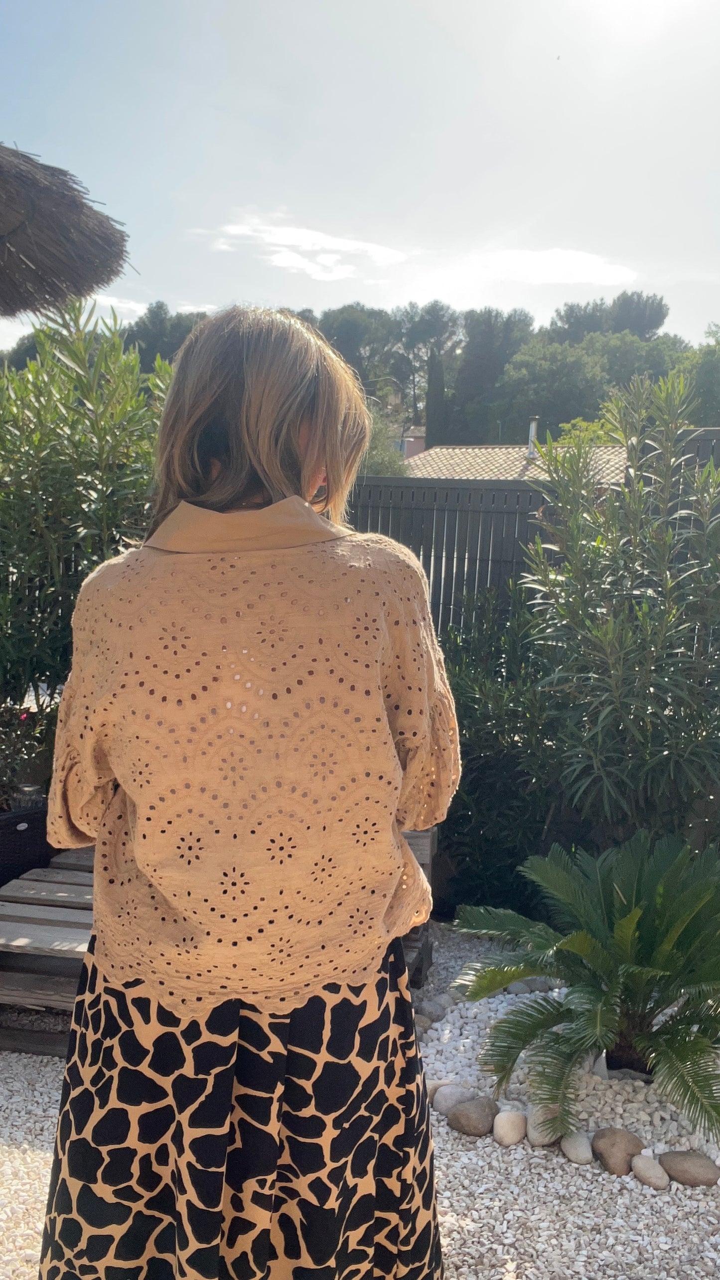 CHEMISIER CAMEL BRODERIE ANGLAISE MANCHES BALLONS