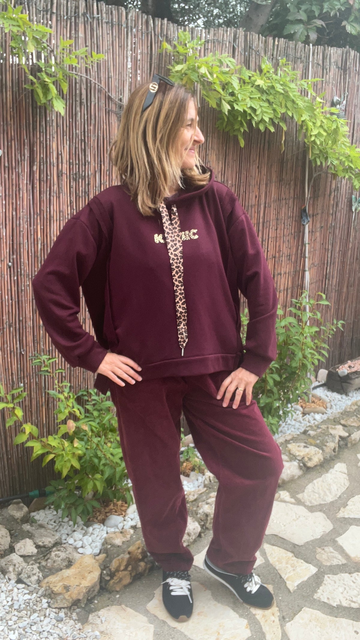 SWEAT A CAPUCHE BORDEAUX "ICONIC"