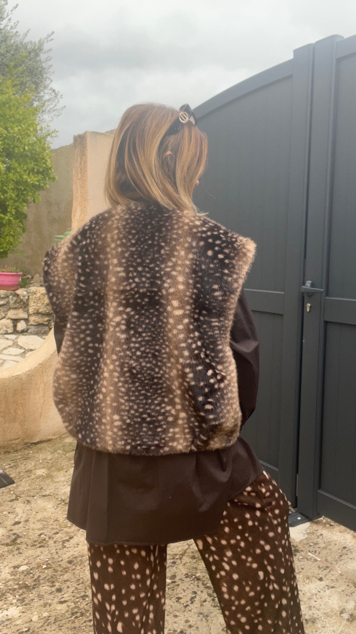 VESTE SANS MANCHES FOURRURE CHOCOLAT/BEIGE "BAMBI"