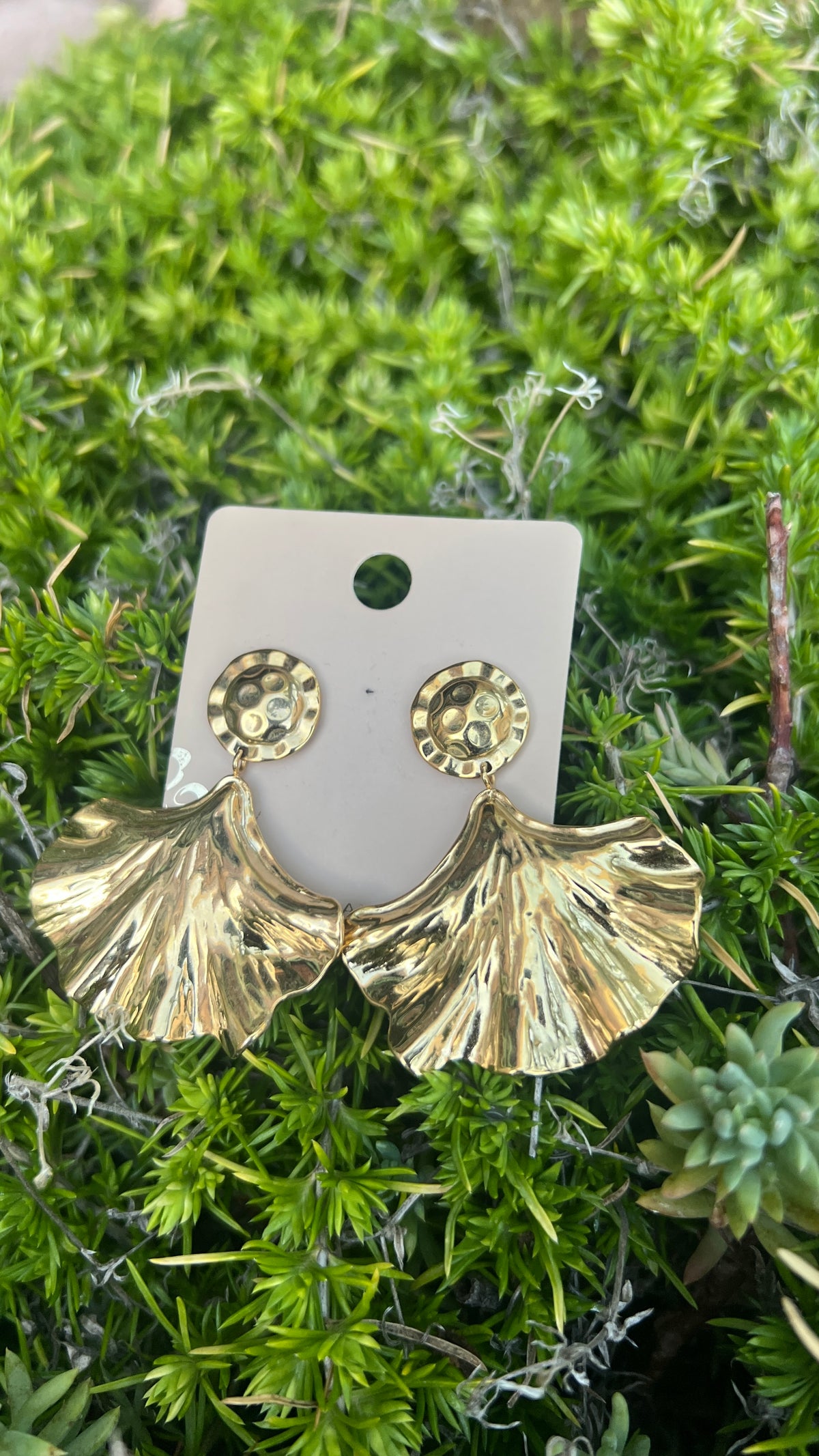 BOUCLES D'OREILLES DORÉES PENDANTES EVANTAIL "HABAHA"