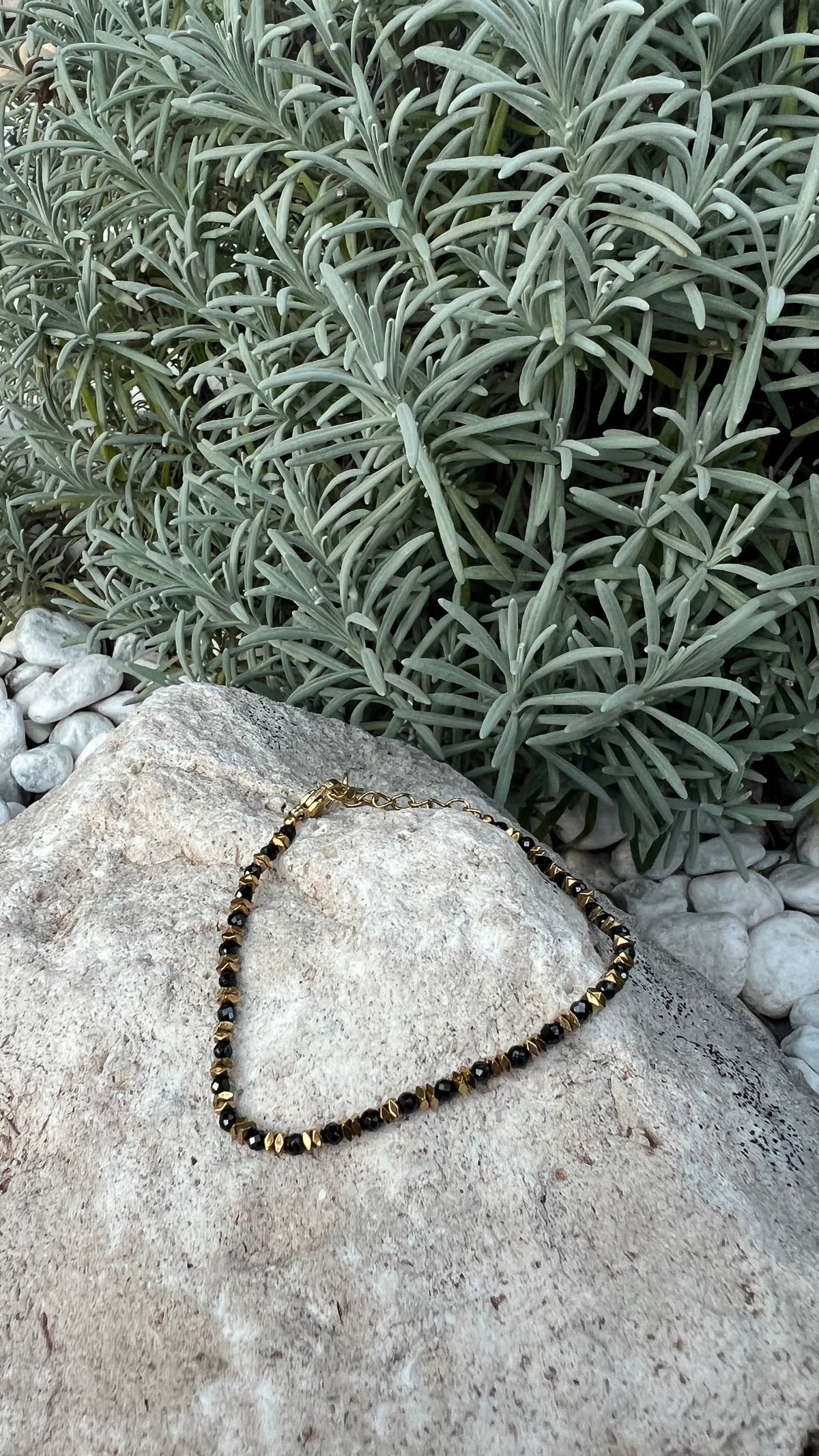 BRACELET SIMPLE NOIR/DORÉ "HABAHA"