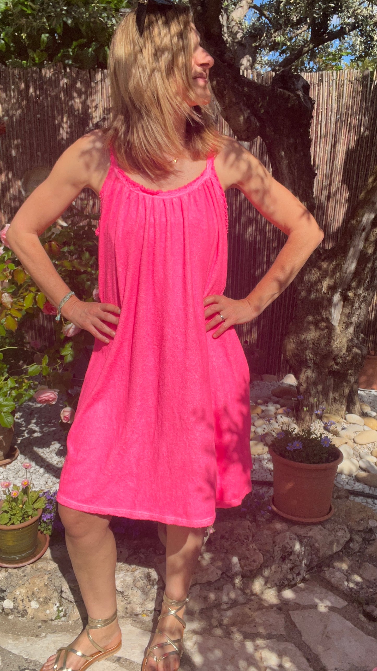 ROBE BRETELLE EPONGE ROSE FLUO
