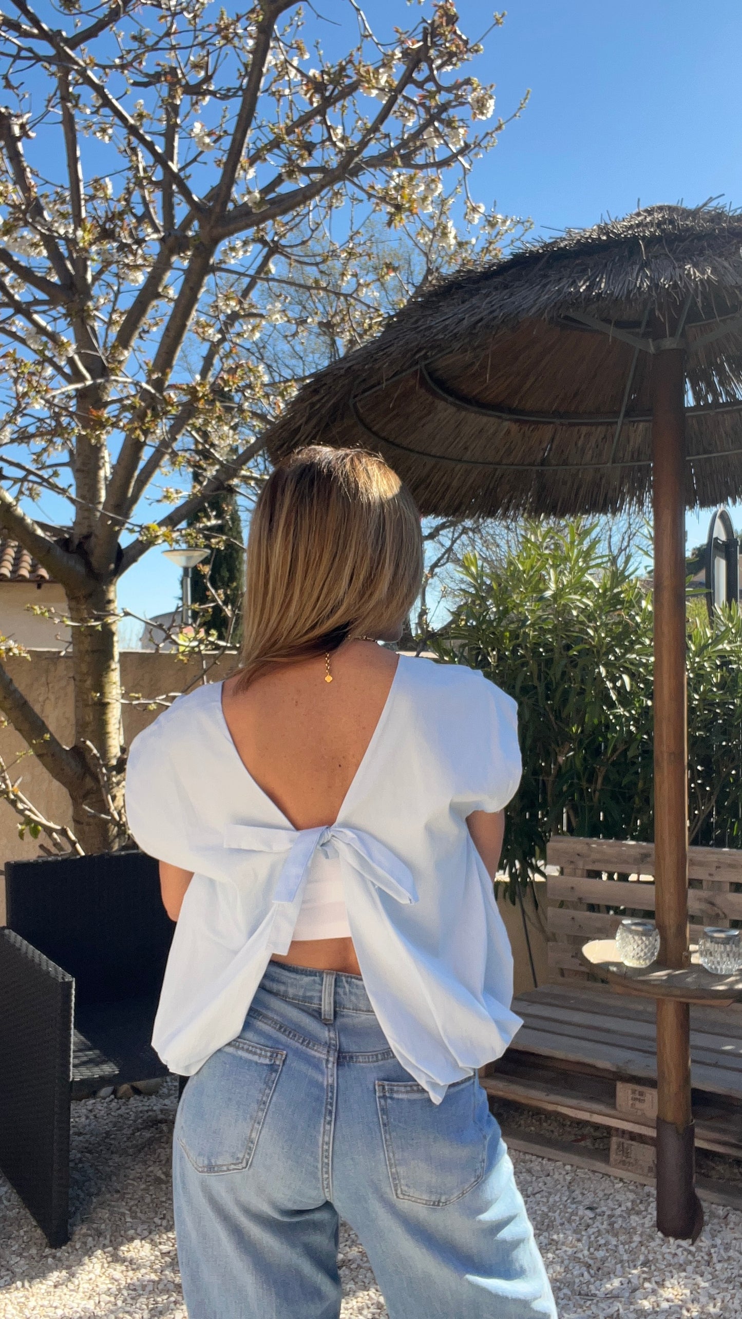 BLOUSE SANS MANCHES DOS NU