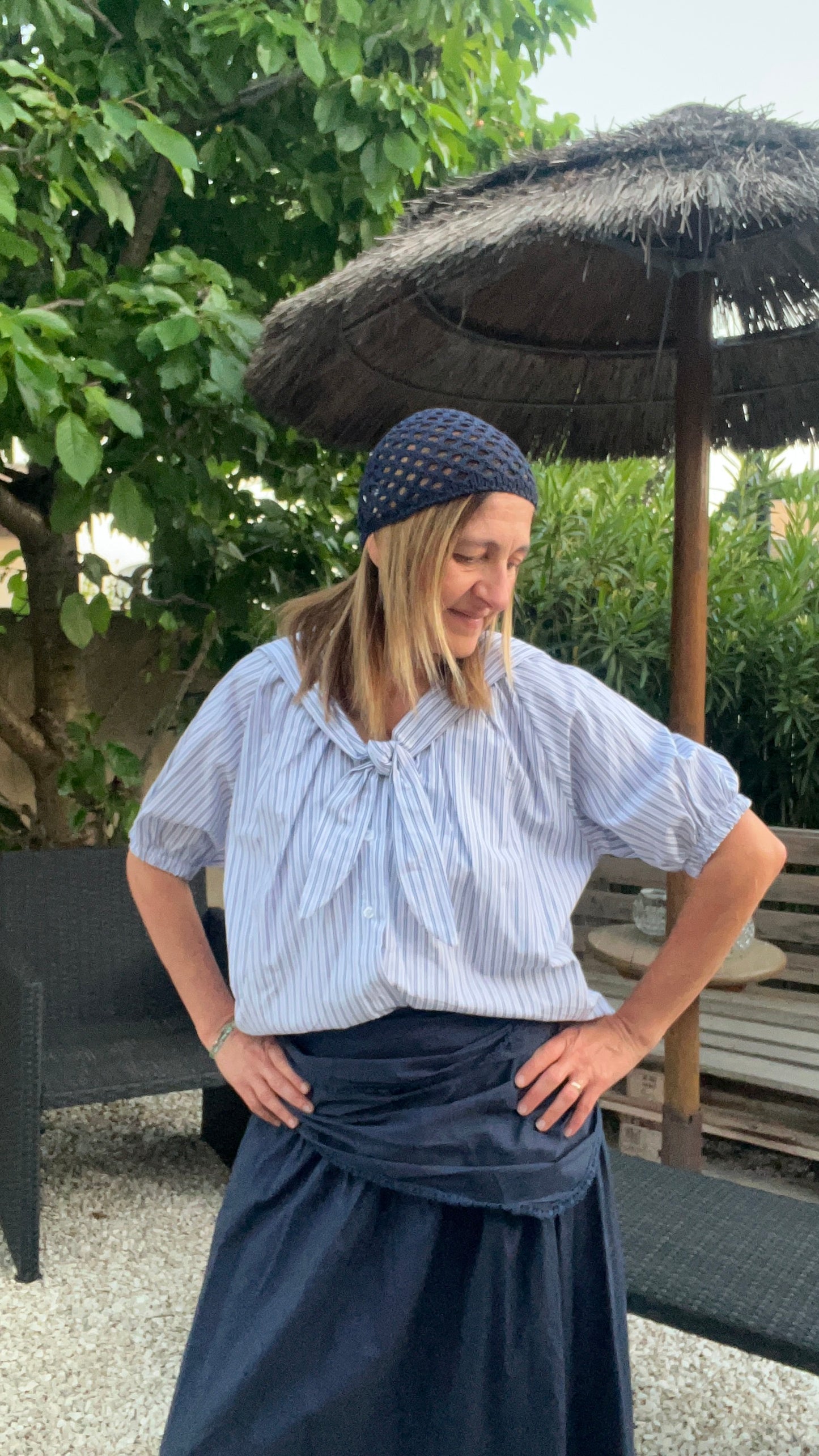 BONNET BLEU MARINE AU CROCHET