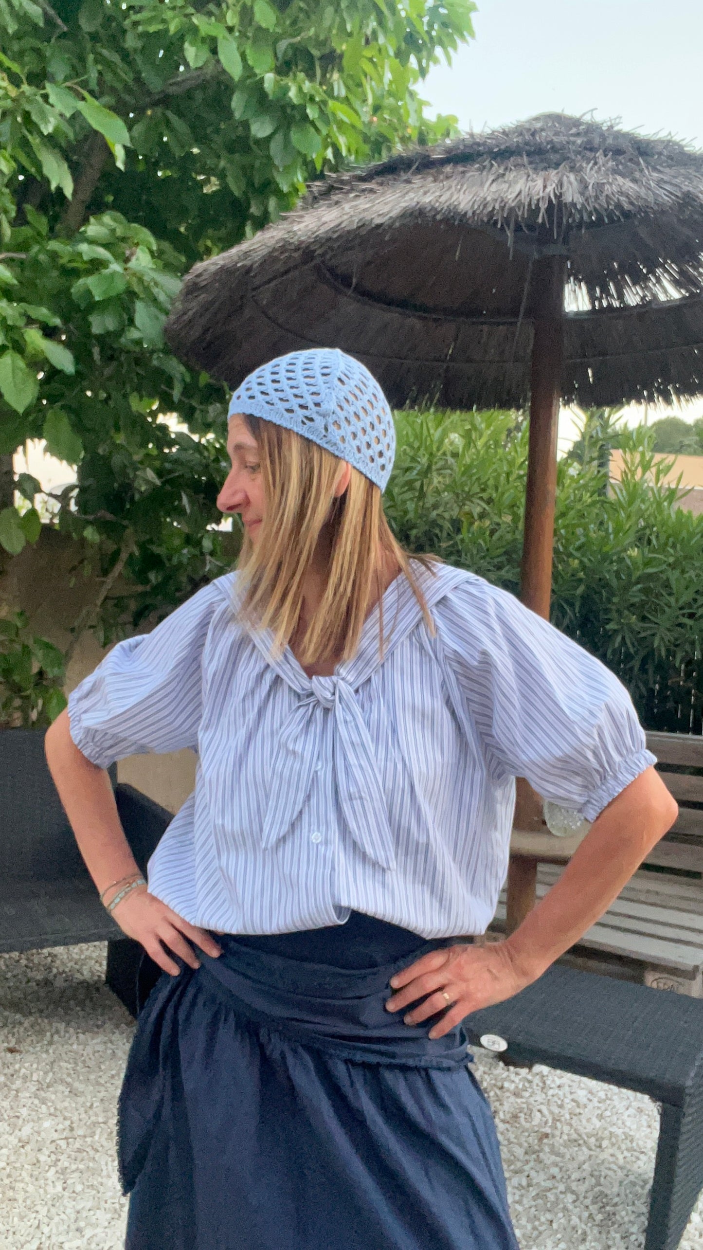 BONNET BLEU CLAIR AU CROCHET