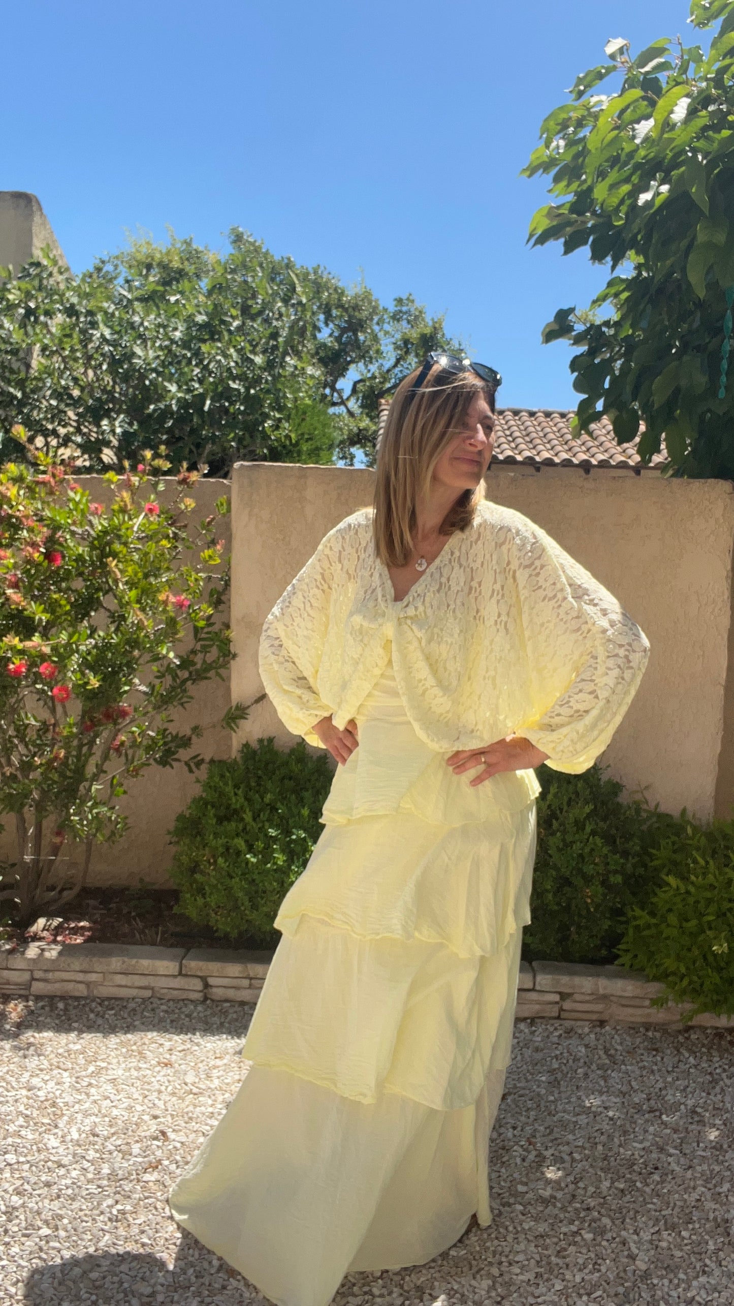 CROP TOP DENTELLE JAUNE MANCHES LONGUES
