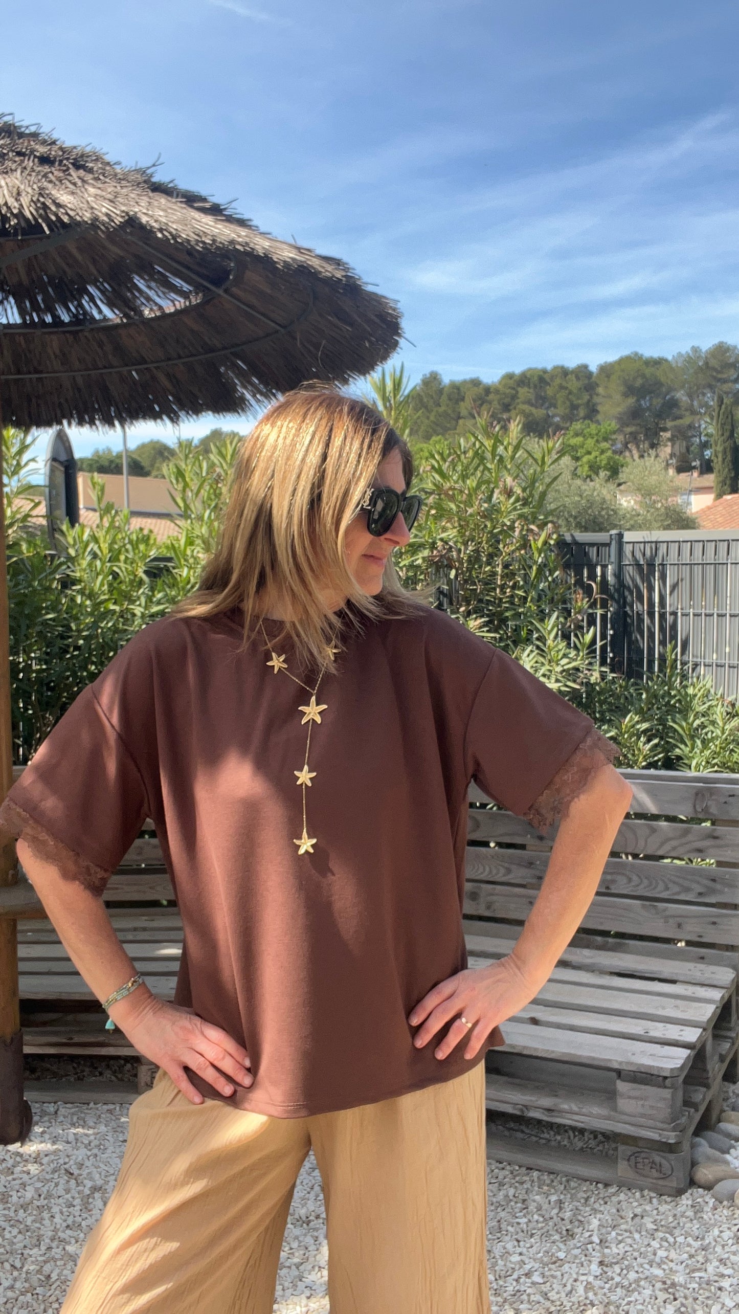 TEE-SHIRT CHOCOLAT DENTELLE DOS