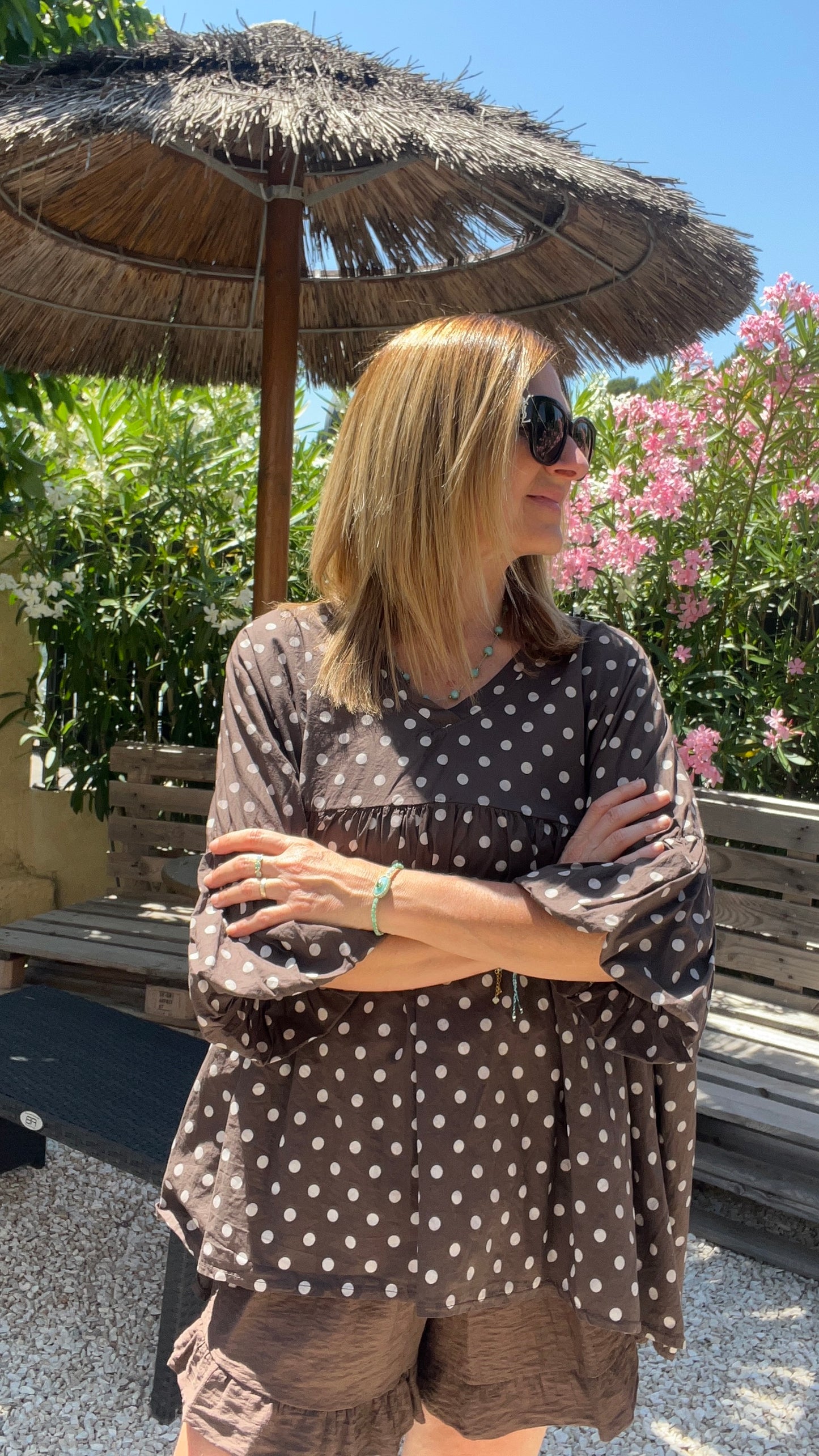 BLOUSE CHOCOLAT A POIS BLANC OVERSIZE