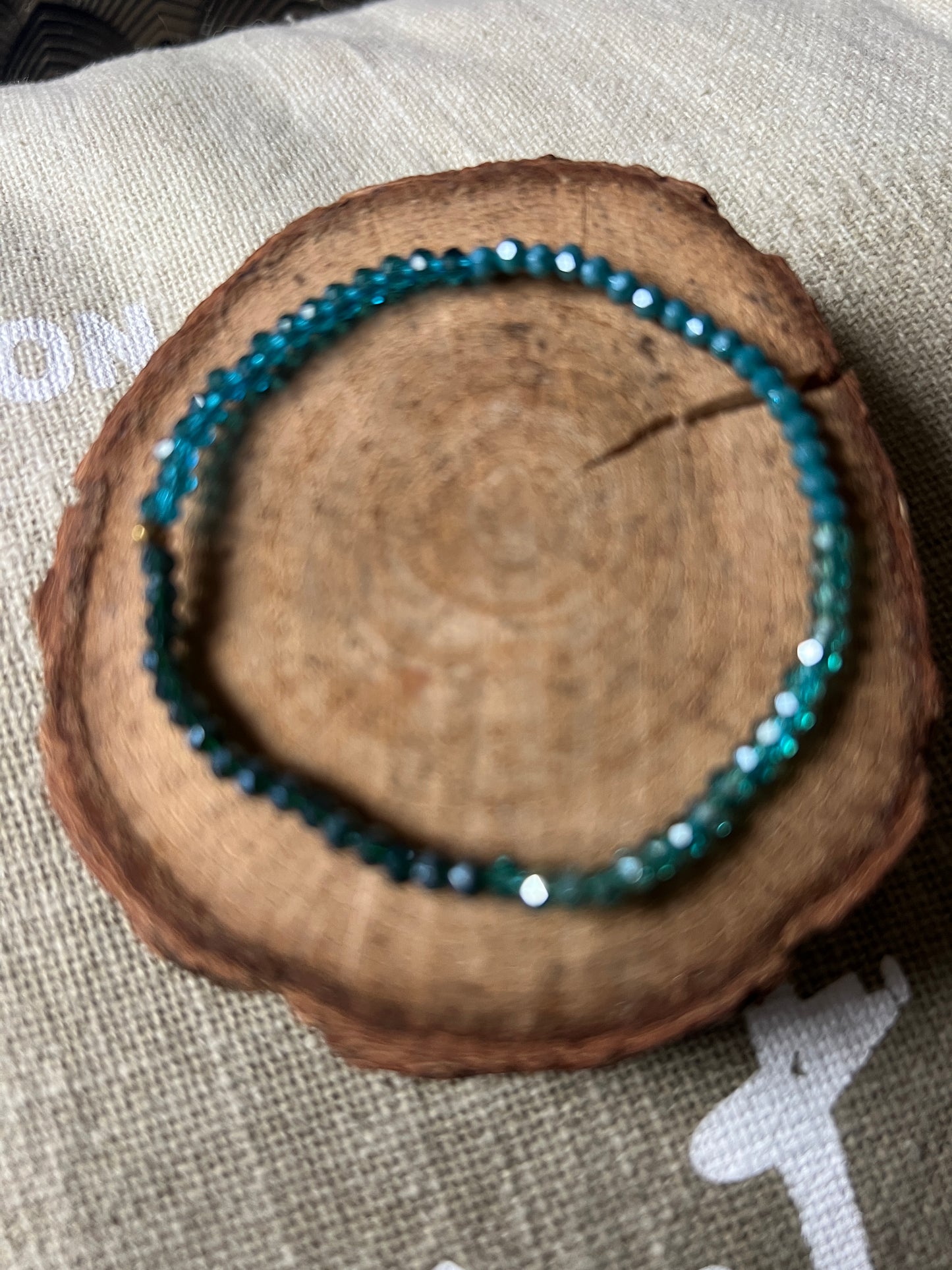 BRACELET ELASTIQUE PERLES BLEUES