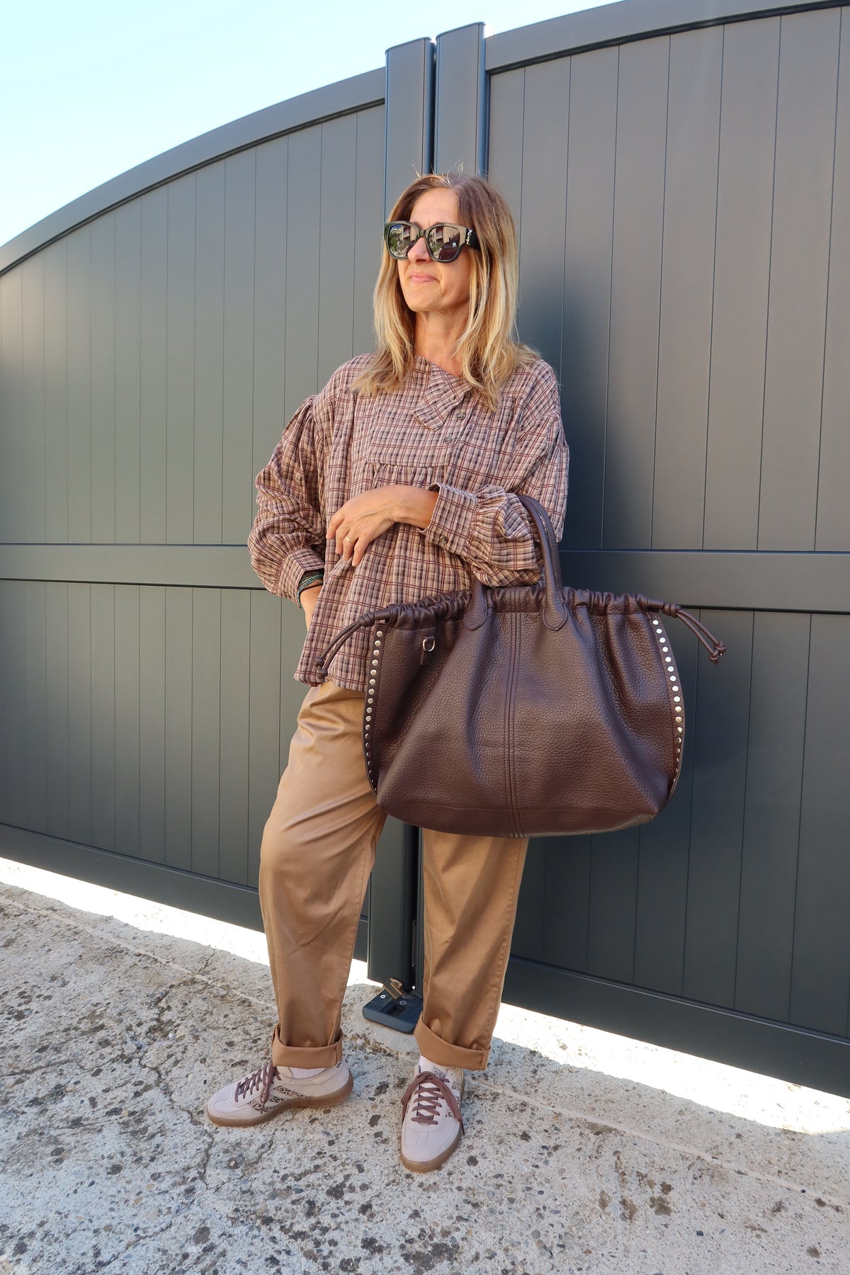 GRAND SAC EN SIMILICUIR CHOCOLAT