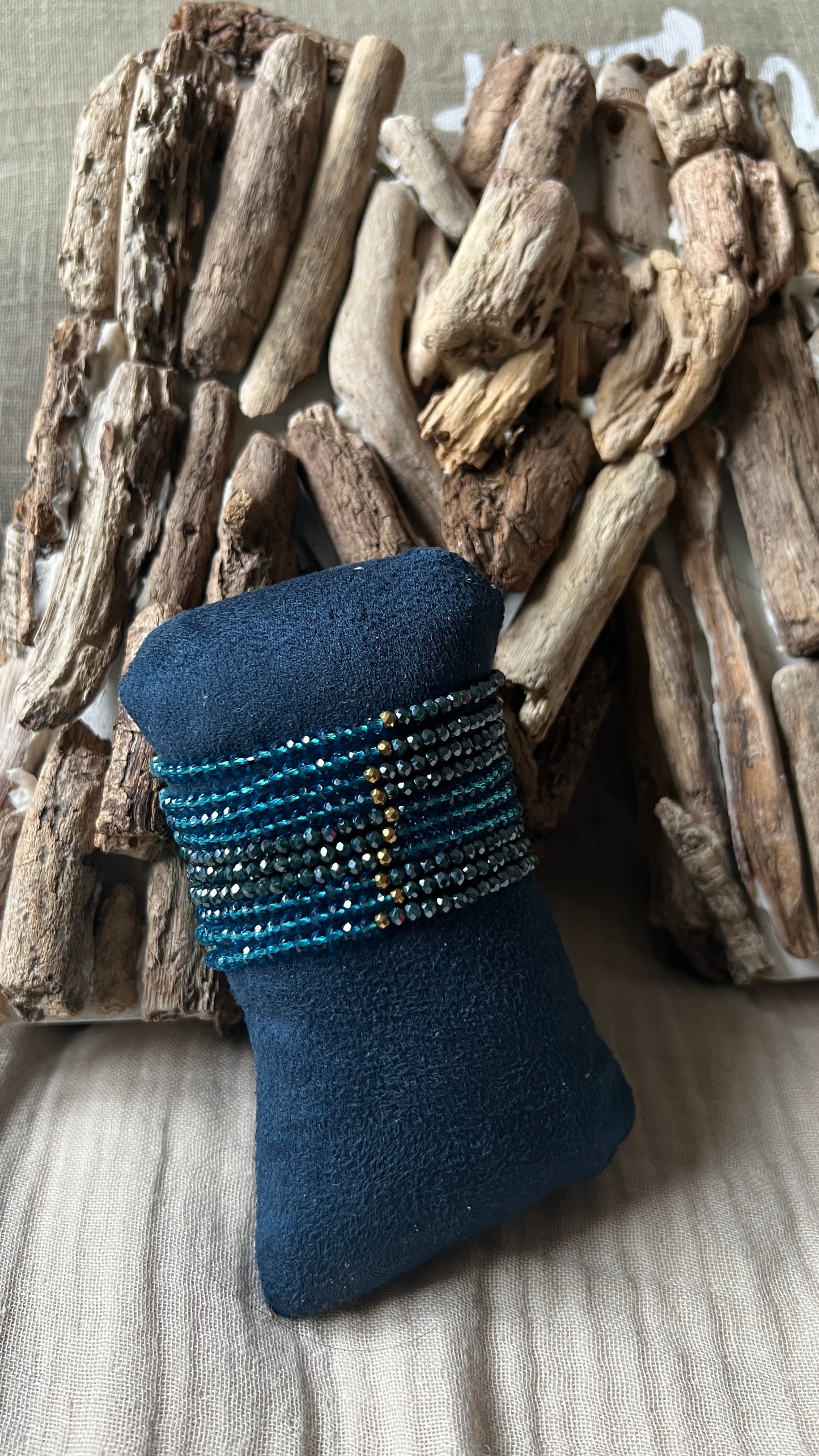 BRACELET ELASTIQUE PERLES BLEUES