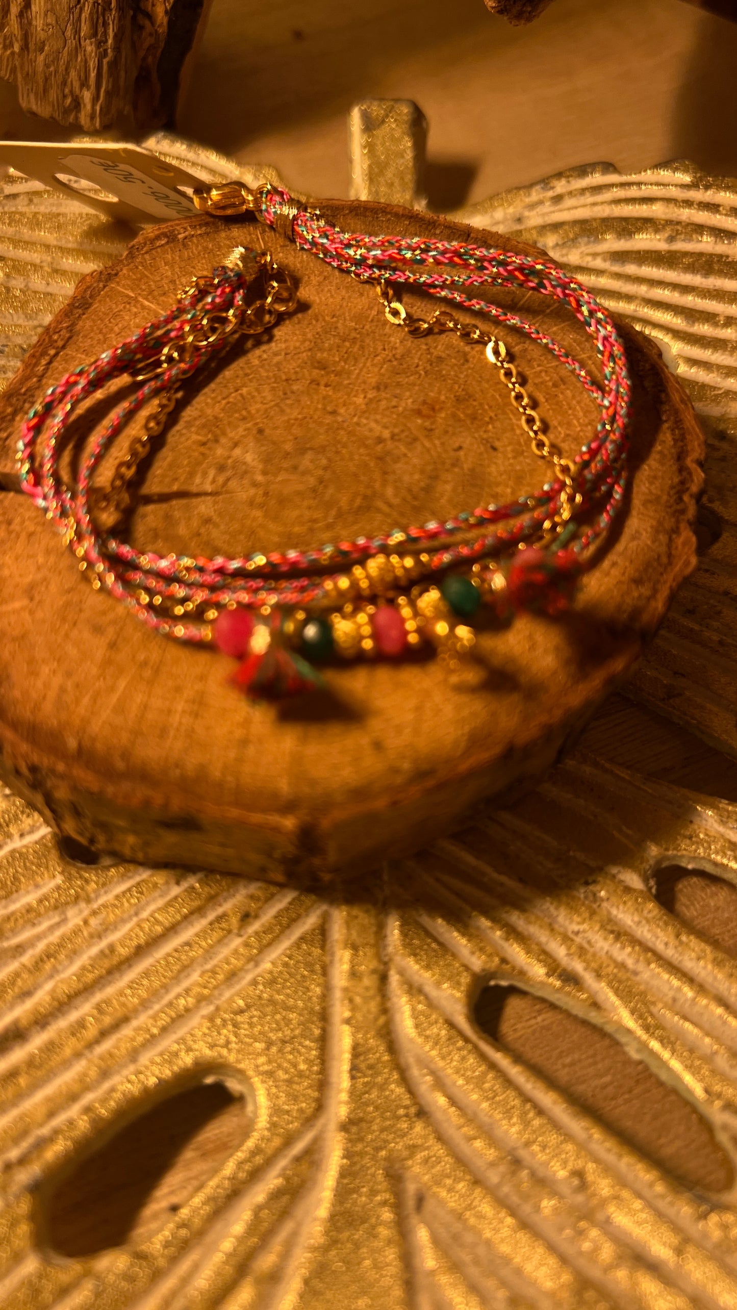 BRACELET TRIPLE CORDON & CHARMS/POMPONS ROSE/VERT "HABAHA"
