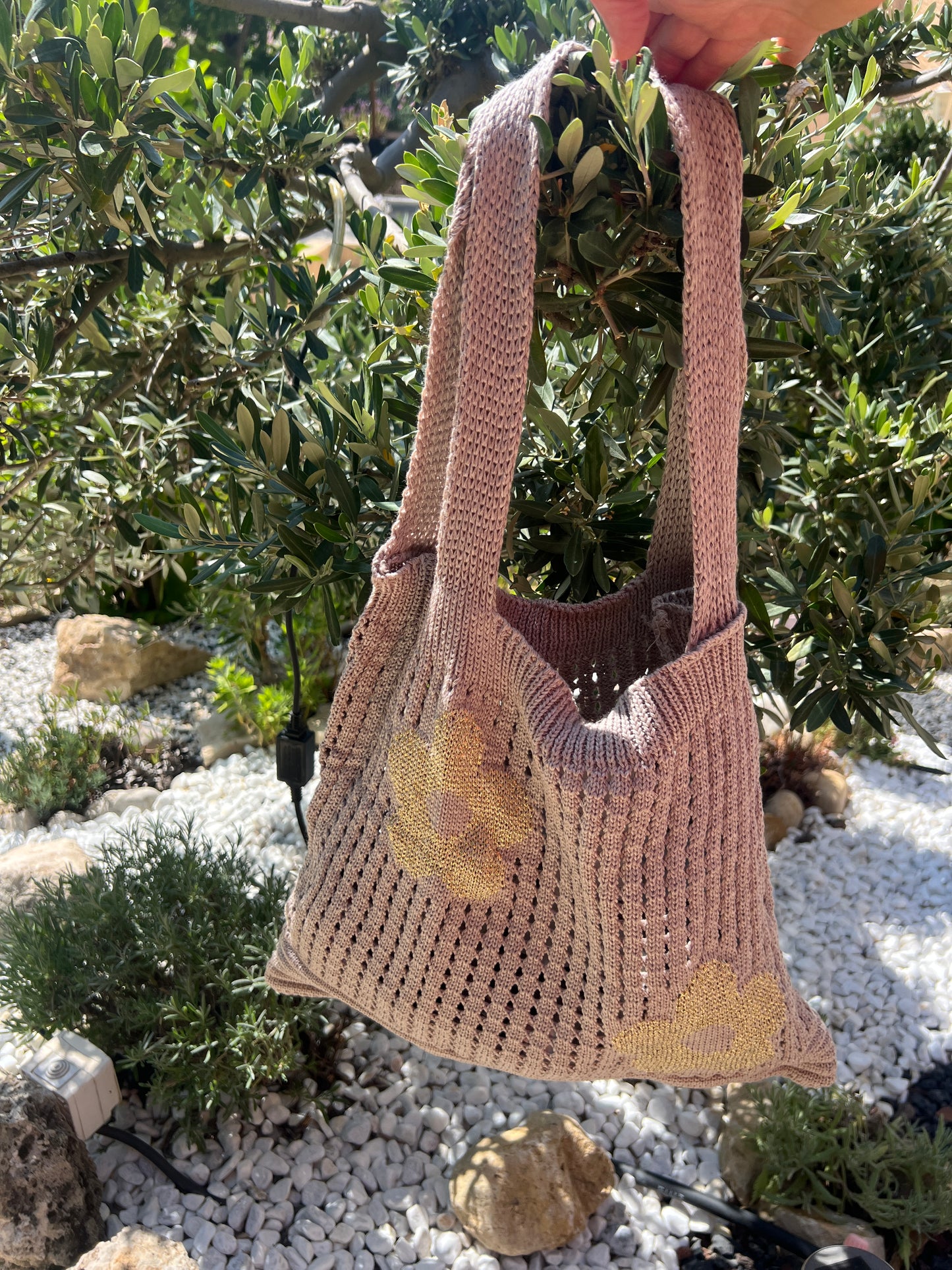 Sac beige au crochet "fleurs dorées"