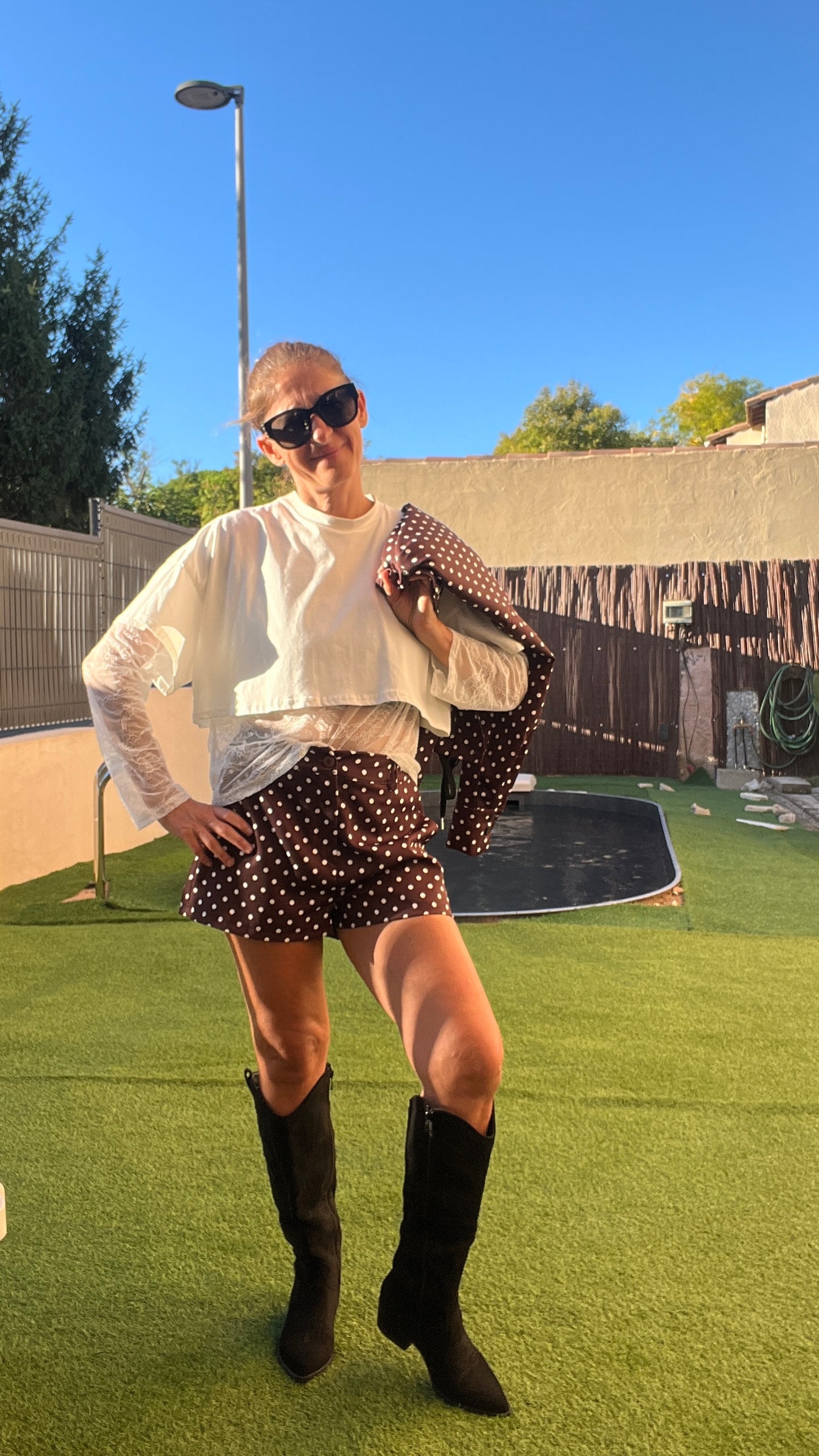 SHORT CHOCOLAT A POIS BLANC