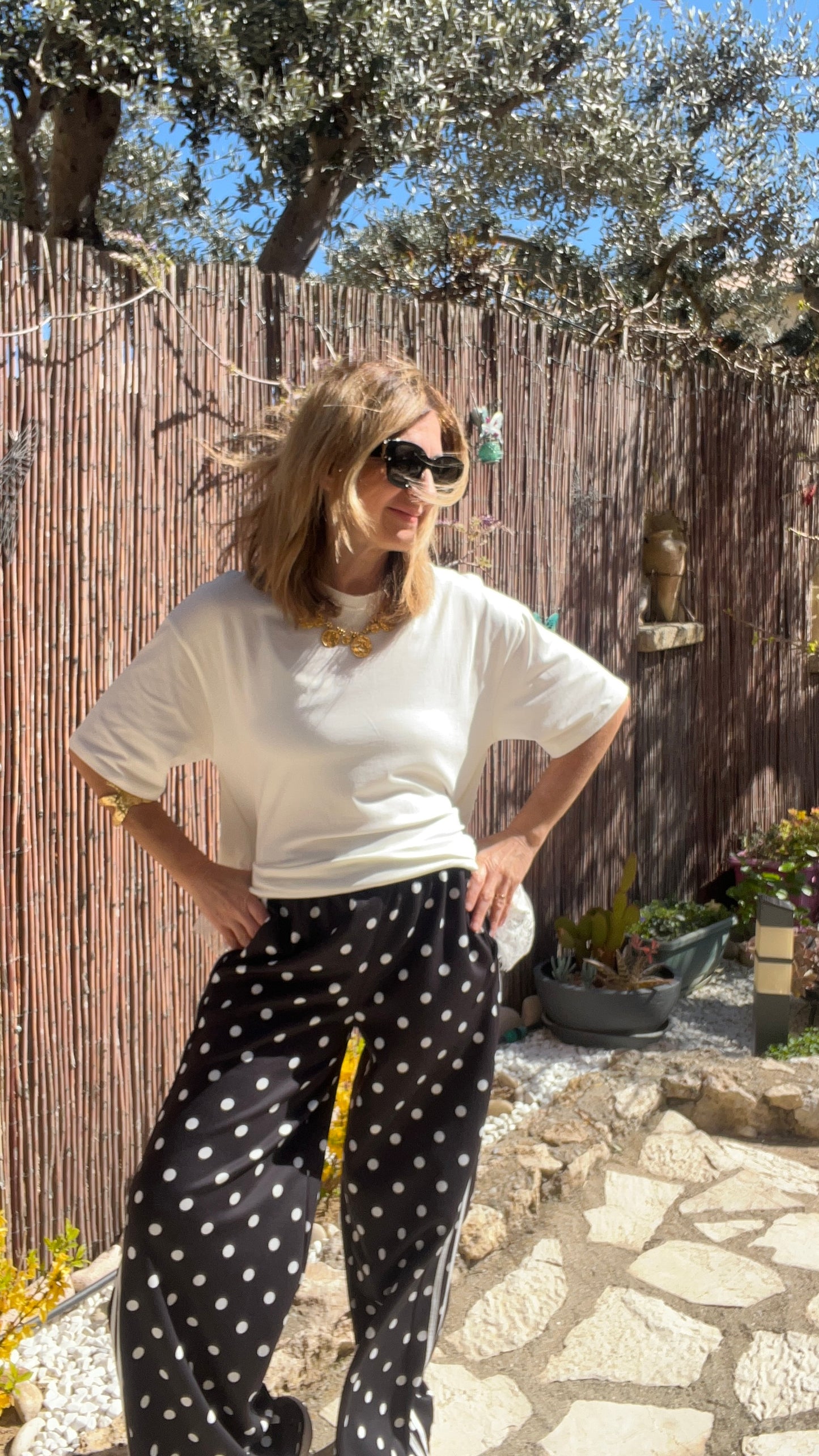 PANTALON STYLE JOGG NOIR A POIS BLANC