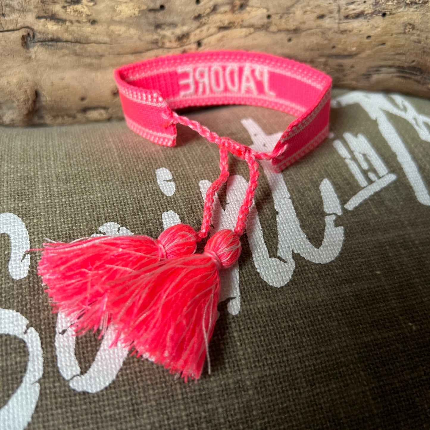 BRACELET ROSE FLUO/BLANC "J'ADORE"