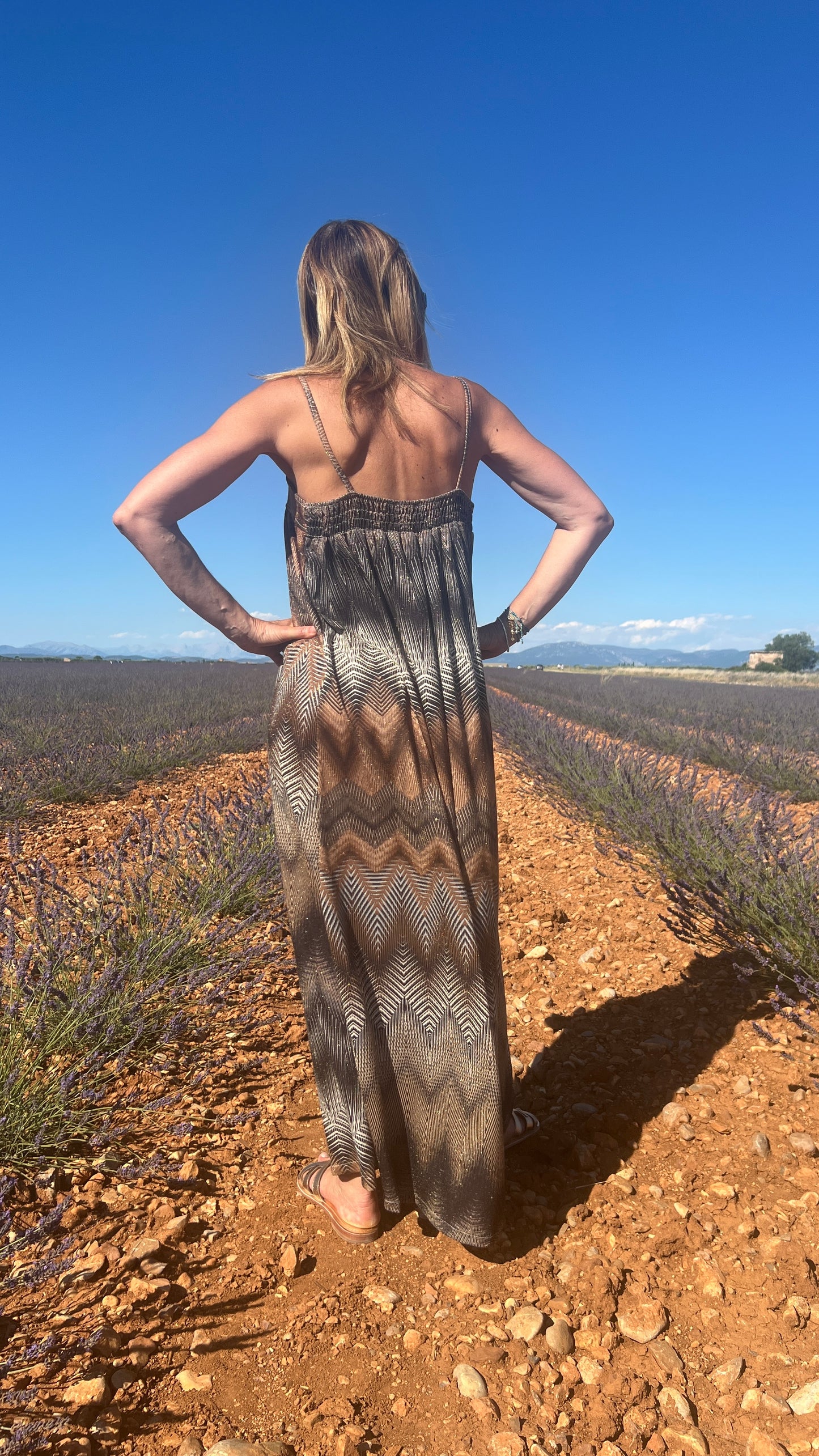ROBE LONGUE GEOMETRIQUE COLORIS CHOCOLAT/NOIR/CAMEL