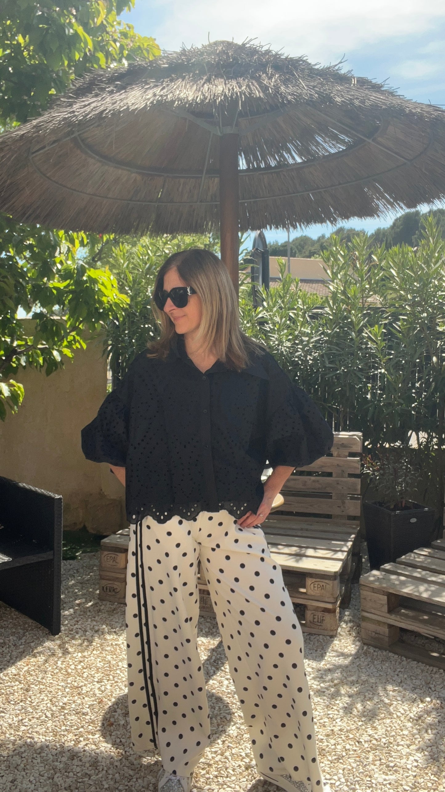 CHEMISIER NOIR BRODERIE ANGLAISE MANCHES BALLONS