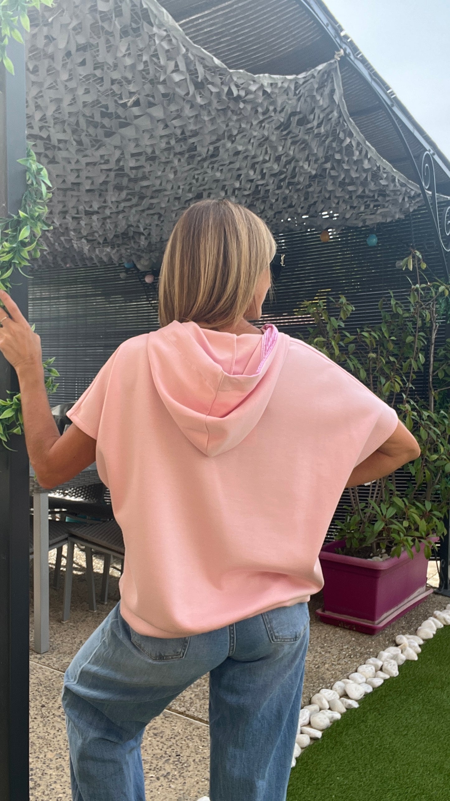 SWEAT A CAPUCHE ROSE MANCHES COURTES "CAPUCINE"