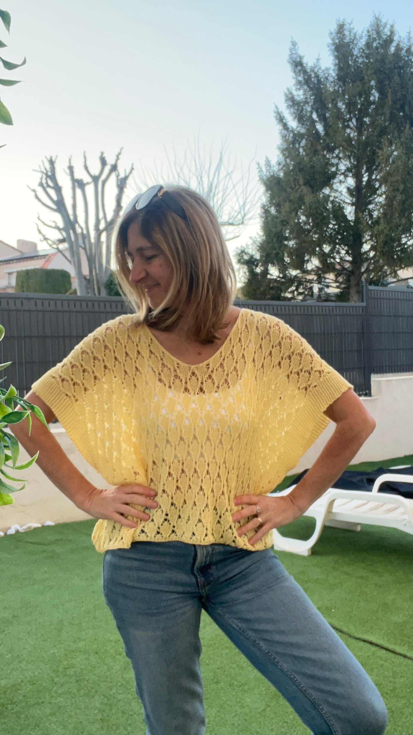 PULL SANS MANCHES AU CROCHET